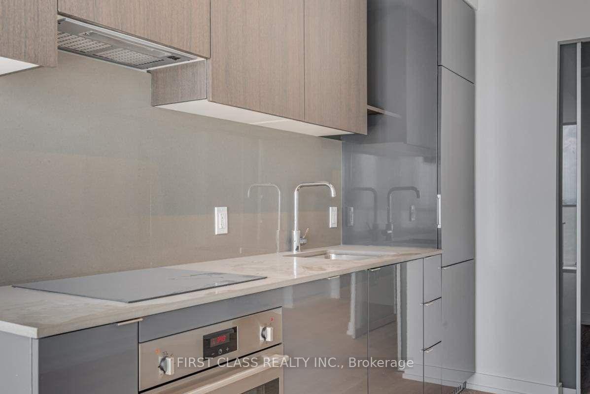 2 Bedrooms Condo at 161 Roehampton,  Toronto For sale