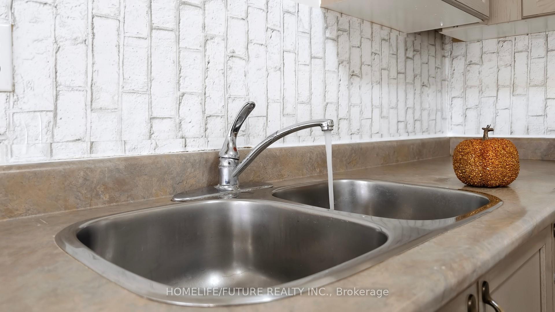 3 Bedrooms Condo at 435 Middlefield, Toronto For sale