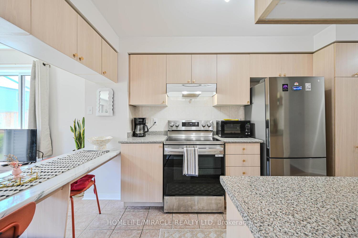 2 Bedrooms Condo at 5255 Guildwood, Mississauga For sale
