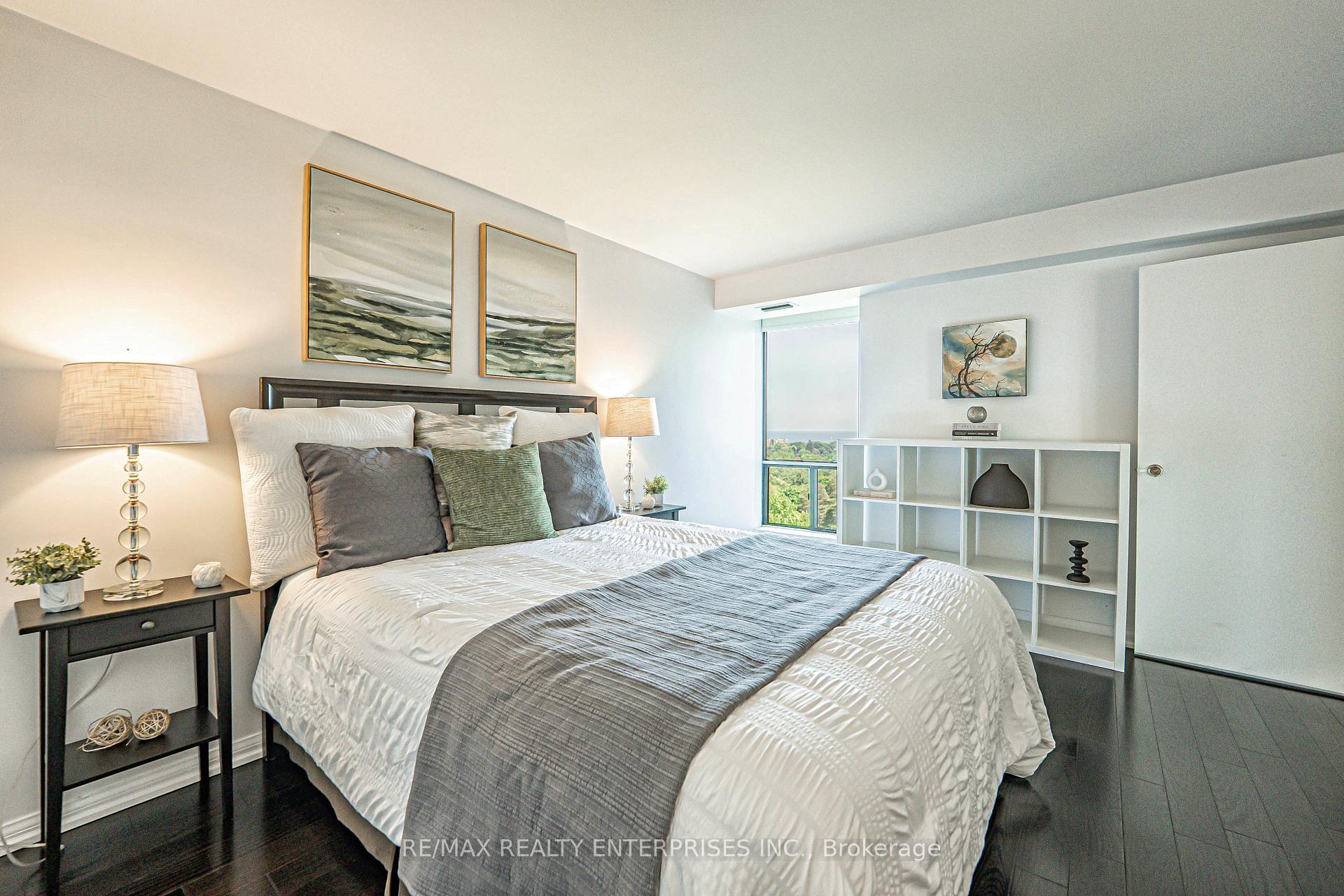 3 Bedrooms Condo at 1400 Dixie, Mississauga For sale