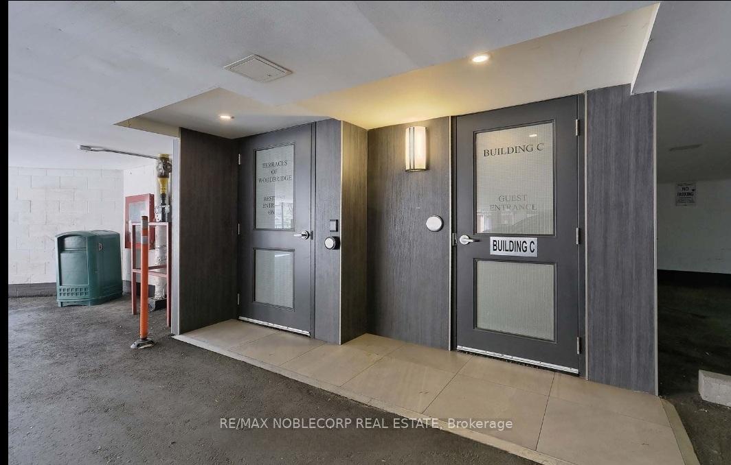 3 Bedrooms Condo at 121 Woodbridge, Vaughan For sale