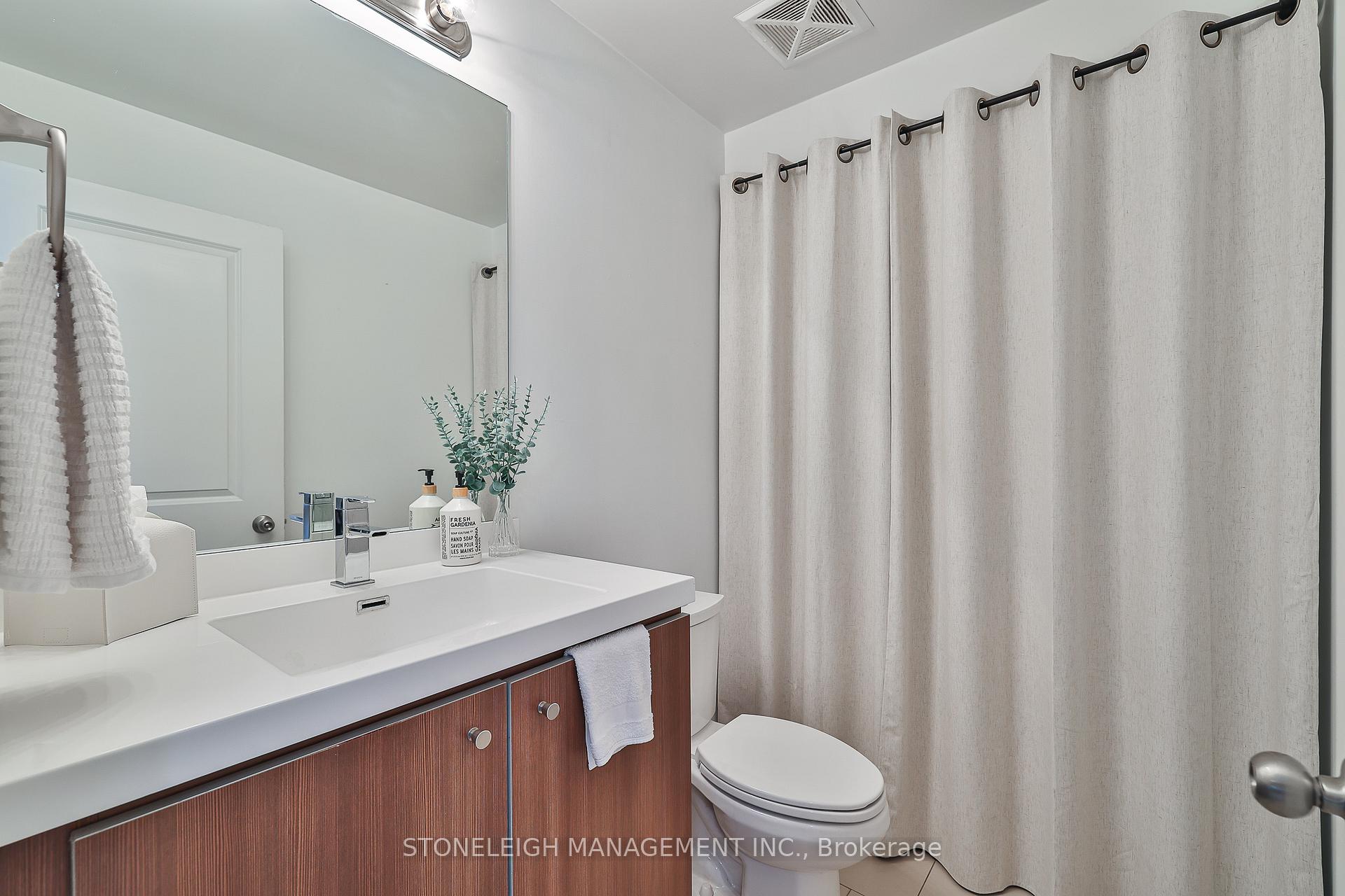 2 Bedrooms Condo at 105 George,  Toronto For sale