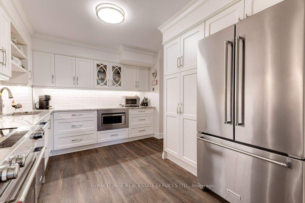 2 Bedrooms Condo at 221 Robinson,  Oakville For sale