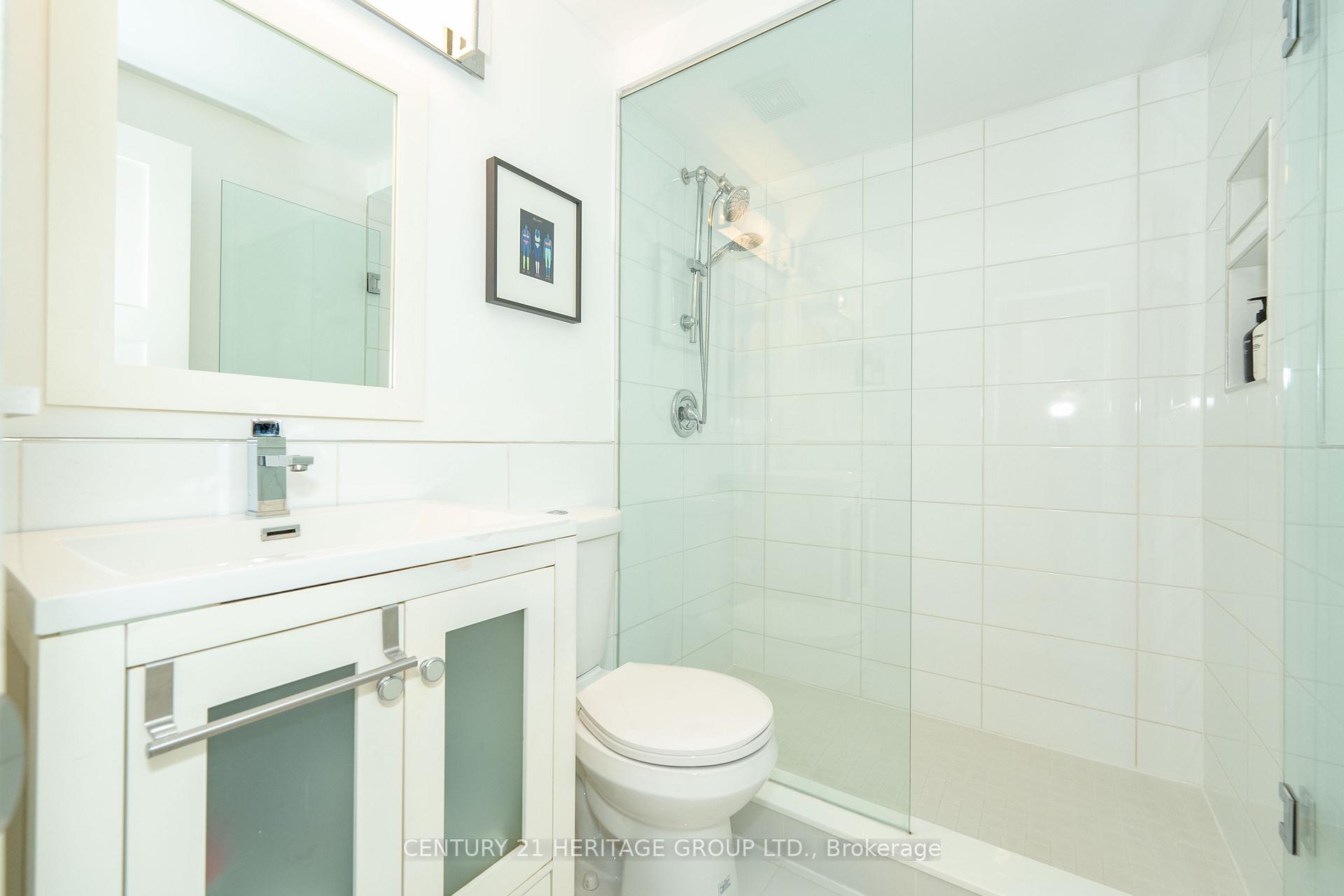 3 Bedrooms Condo at 280 Sherbourne, Toronto For sale