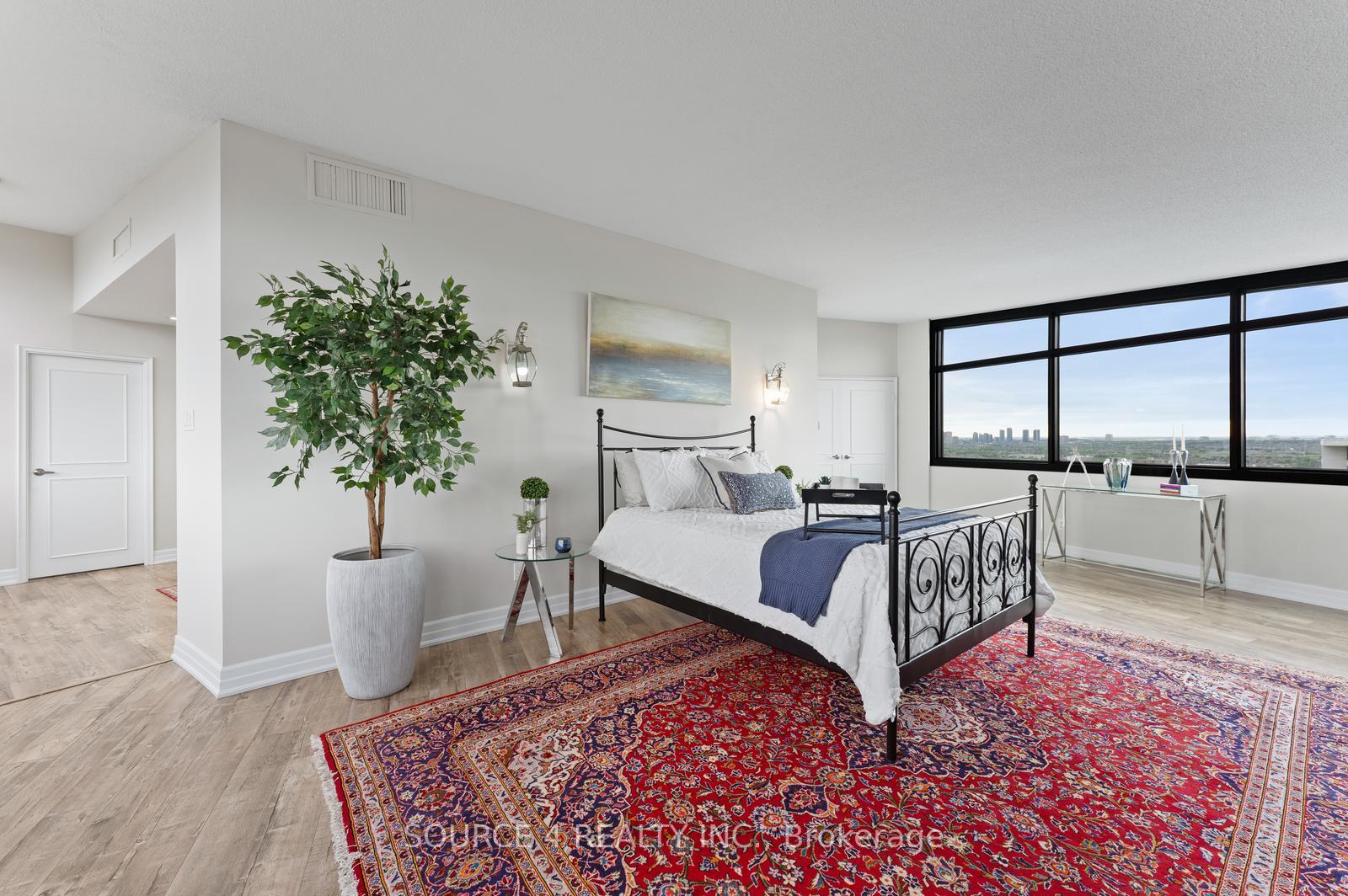 4 Bedrooms Condo at 1300 Bloor, Mississauga For sale