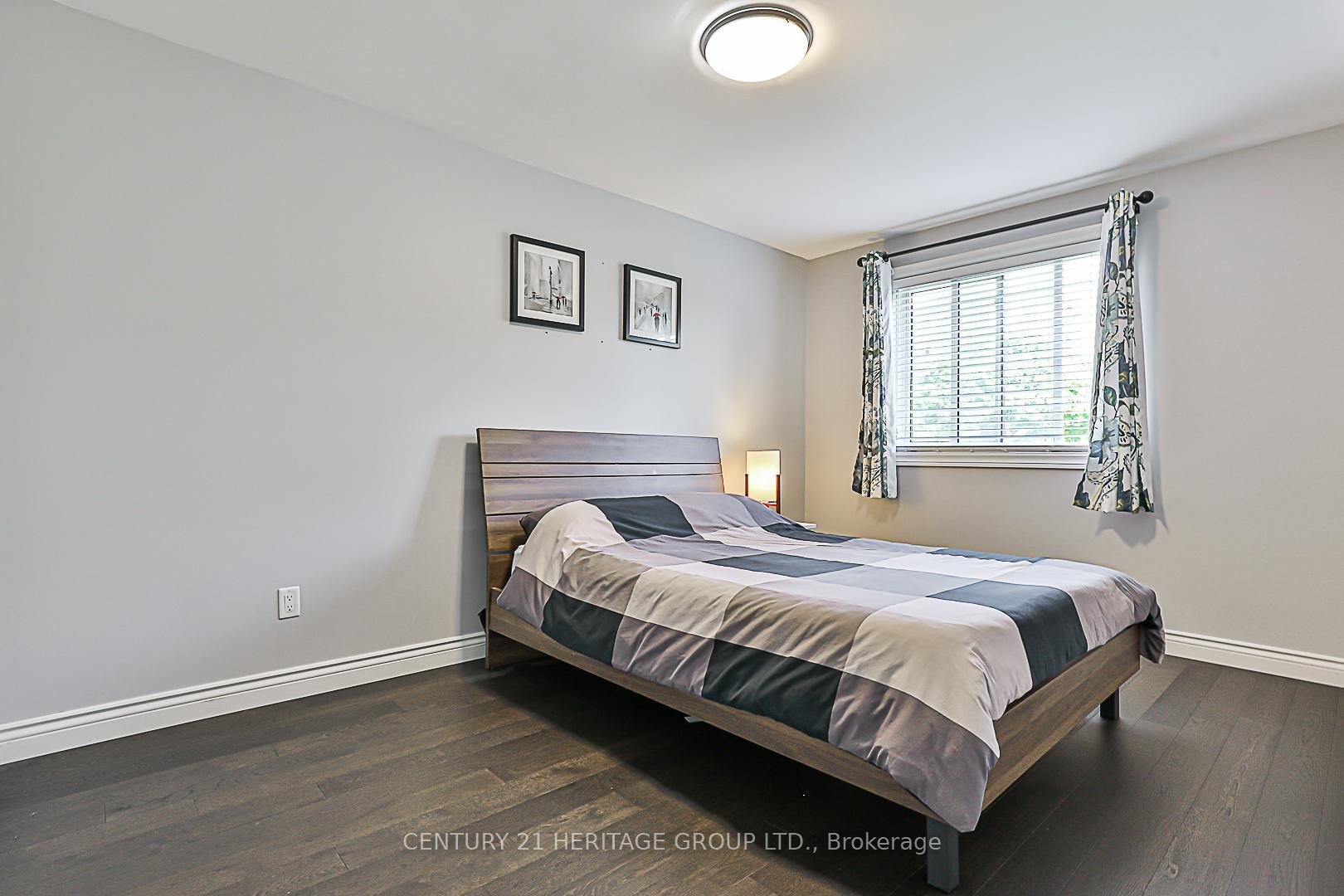 3 Bedrooms Condo at 4 Vale Carse,  Toronto For sale