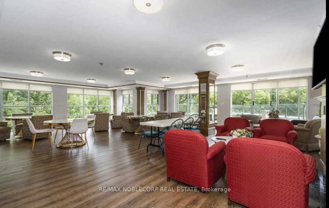 3 Bedrooms Condo at 121 Woodbridge, Vaughan For sale