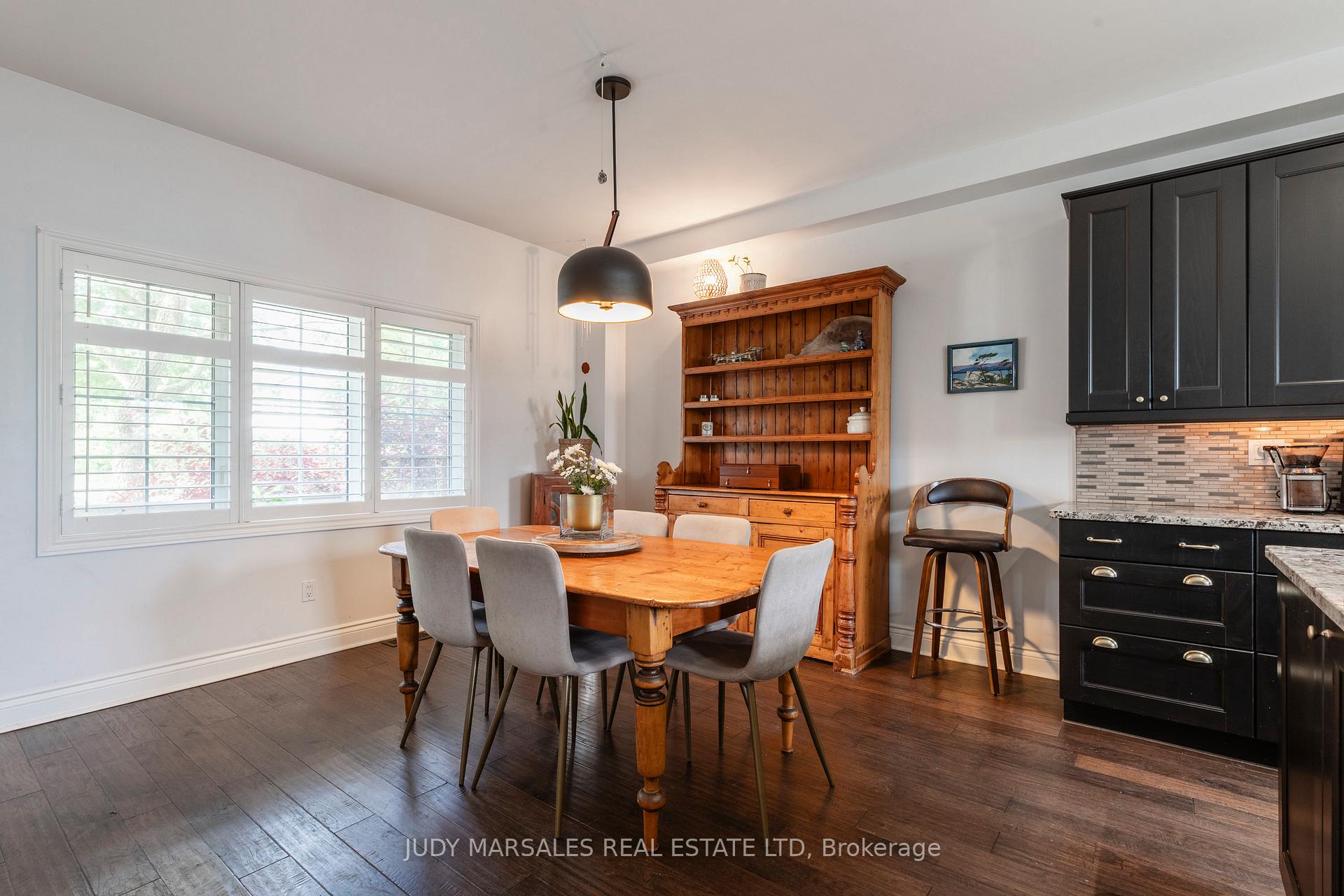 3 Bedrooms Condo at 100 Beddoe, Hamilton For sale