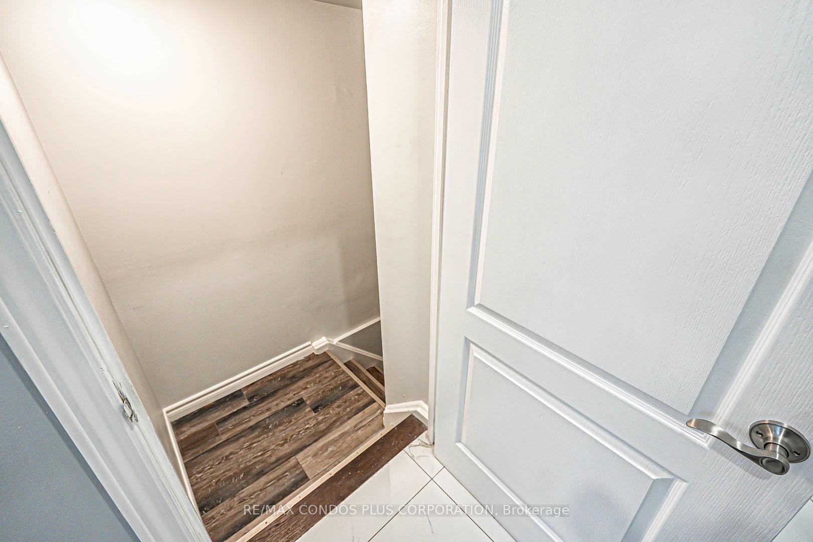 3 Bedrooms Condo at 525 Meadows, Mississauga For sale