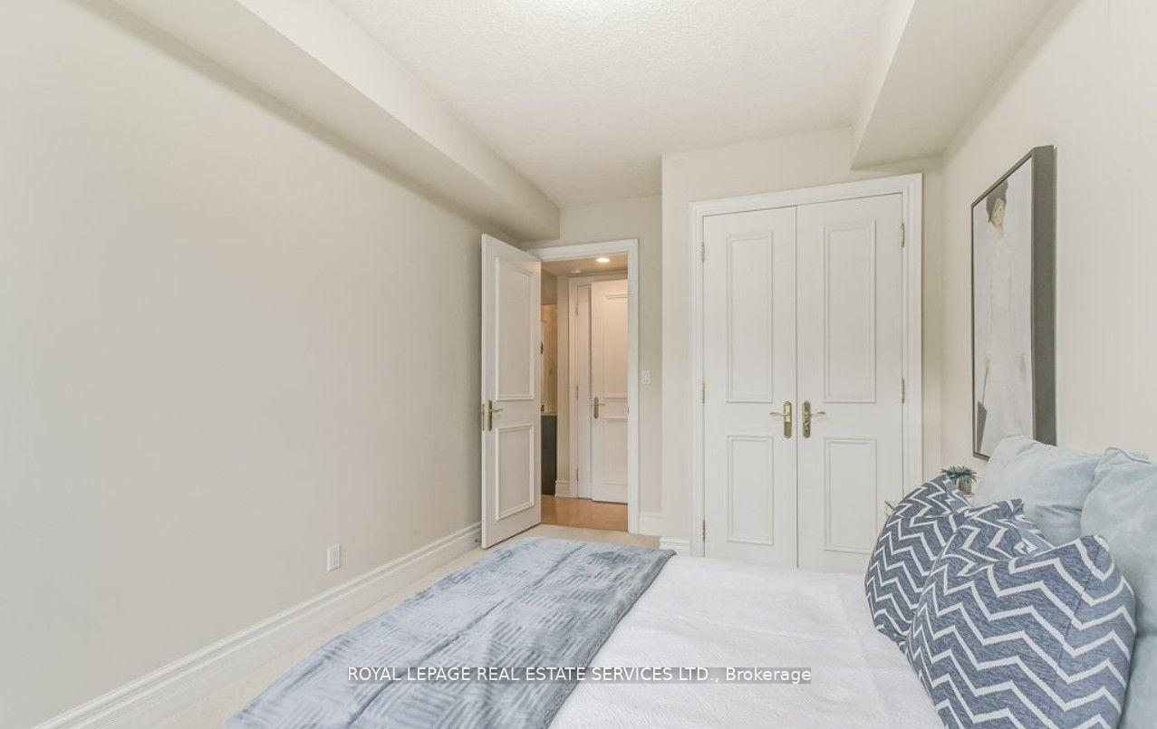 2 Bedrooms Condo at 10 Old York Mills, Toronto For sale