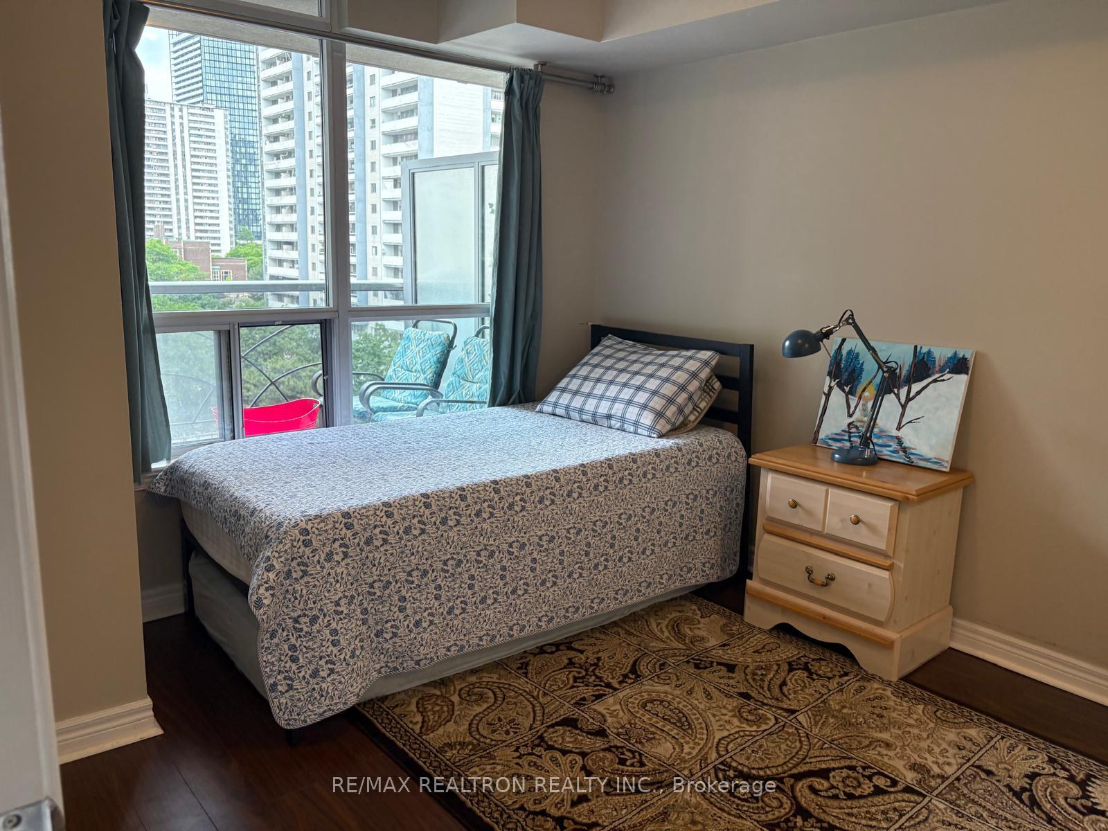 2 Bedrooms Condo at 225 Wellesley, Toronto For sale