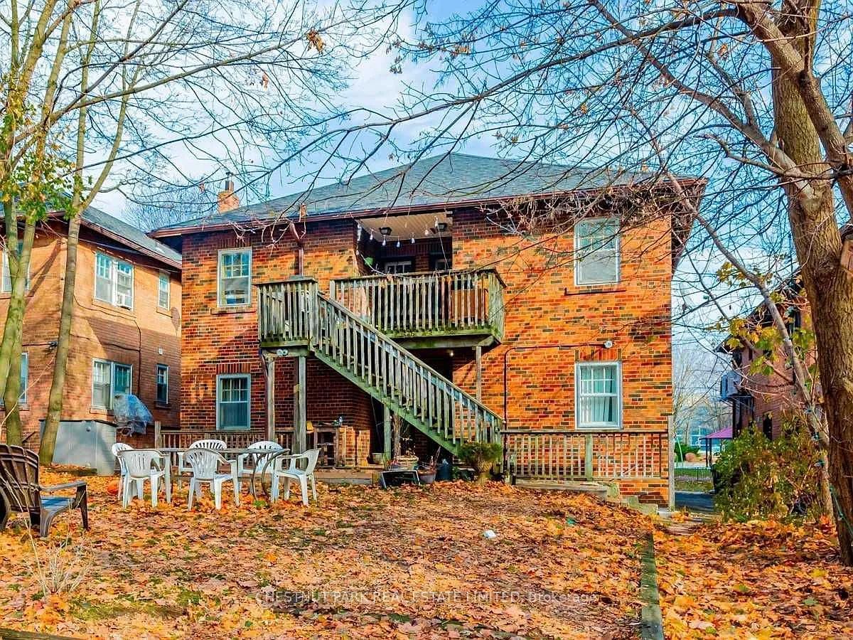 18 Acacia Road, #Main