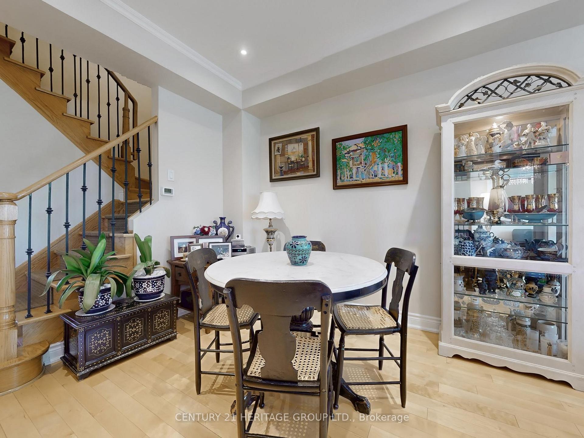 4 Bedrooms Condo at 127 Mill, Toronto For sale