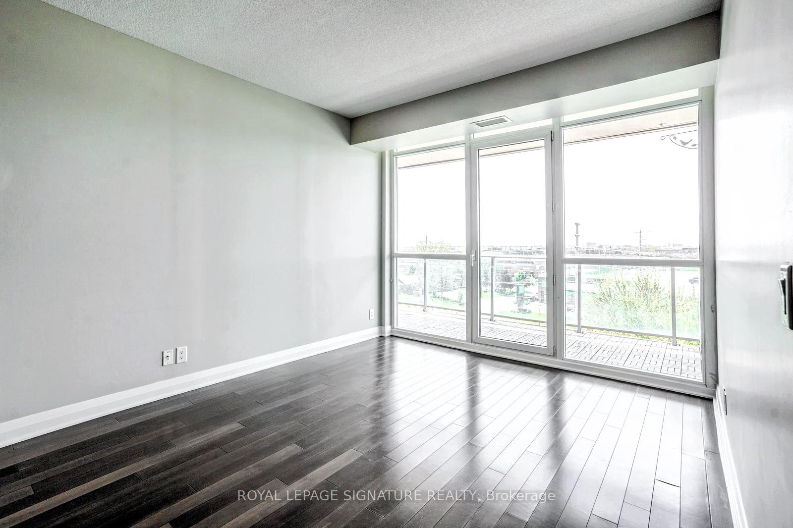 3 Bedrooms Condo at 1055 Southdown, Mississauga For sale