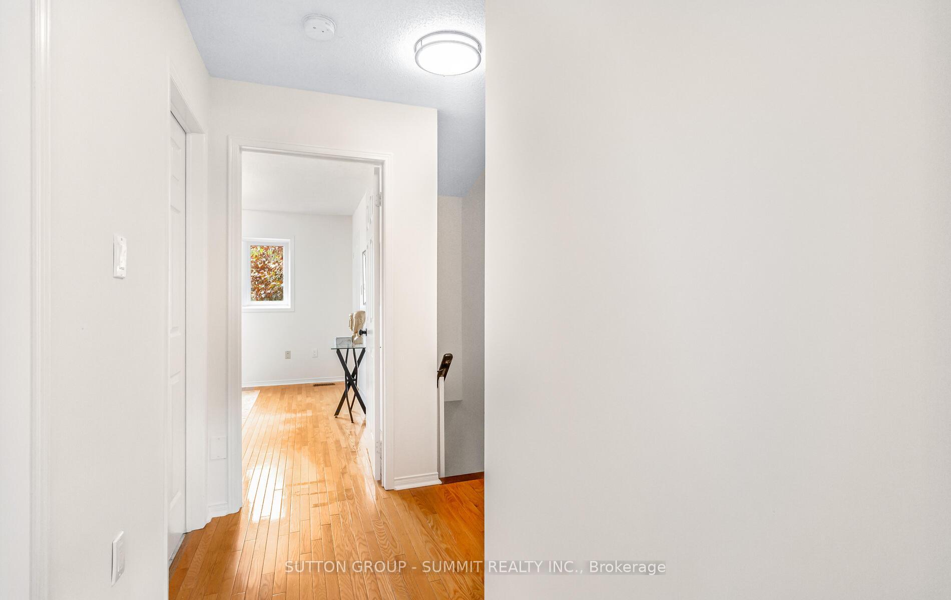 3 Bedrooms Condo at 550 Steddick, Mississauga For sale