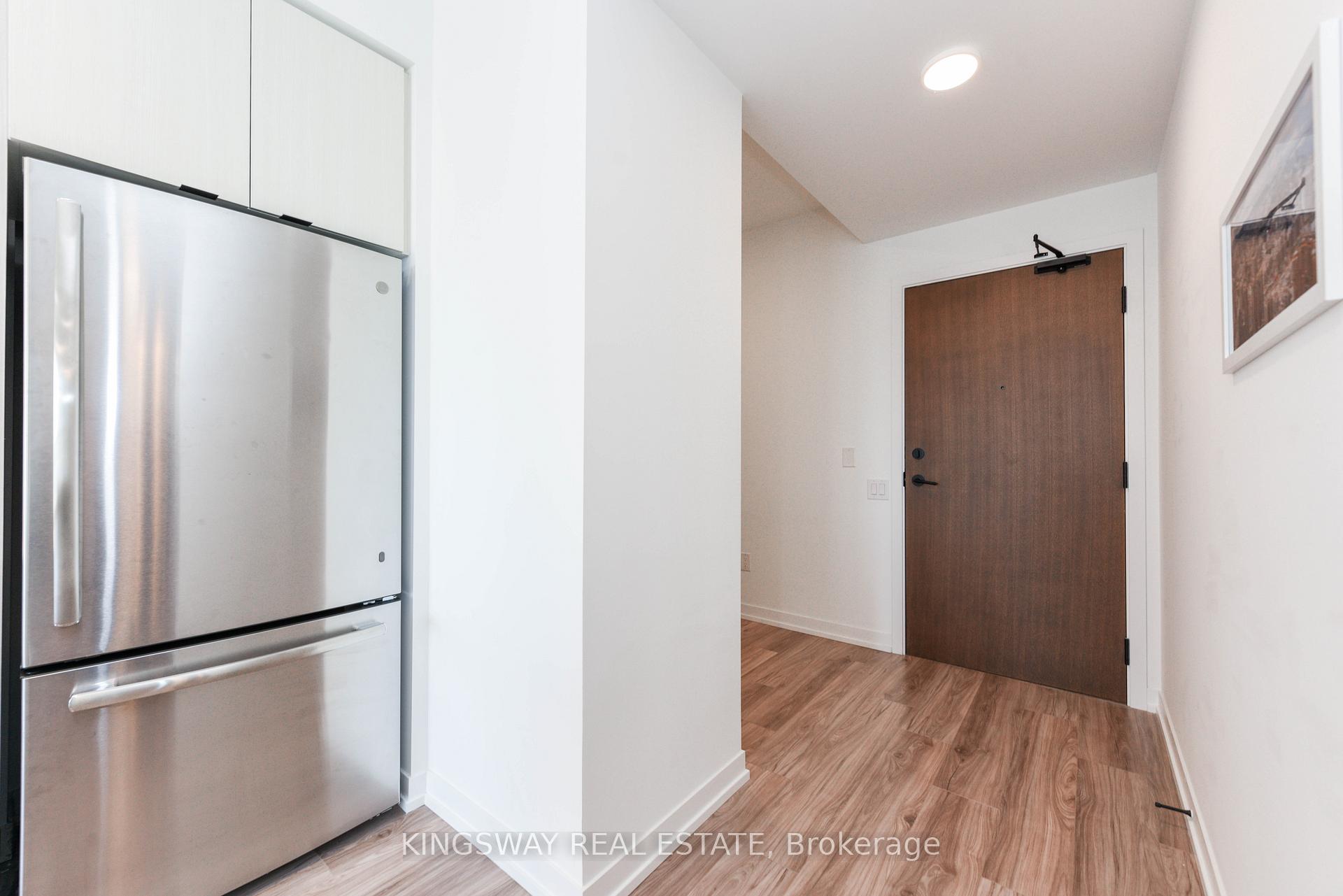 2 Bedrooms Condo at 4065 Confederation, Mississauga For sale