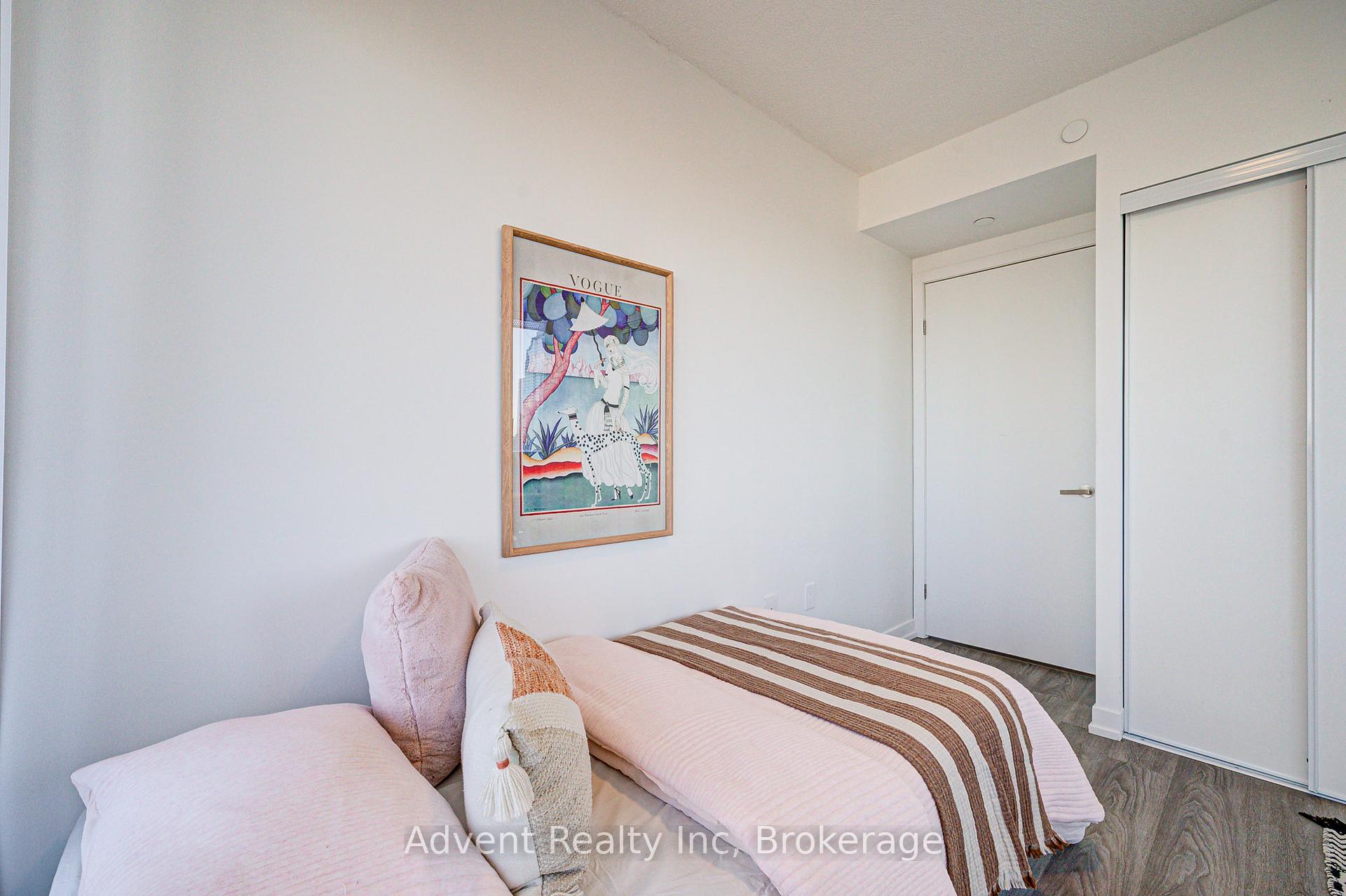 2 Bedrooms Condo at 55 Cooper,  Toronto For sale