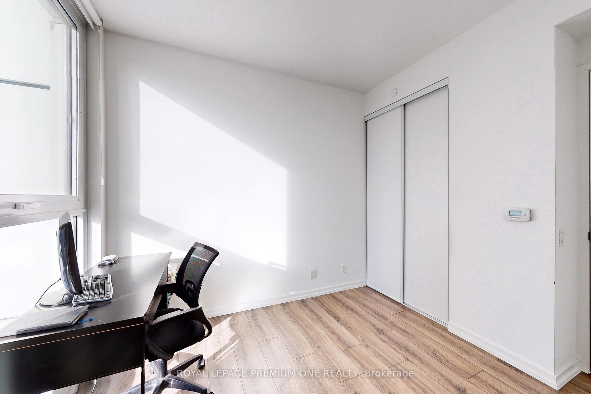 2 Bedrooms Condo at 1000 Portage,  Vaughan For sale