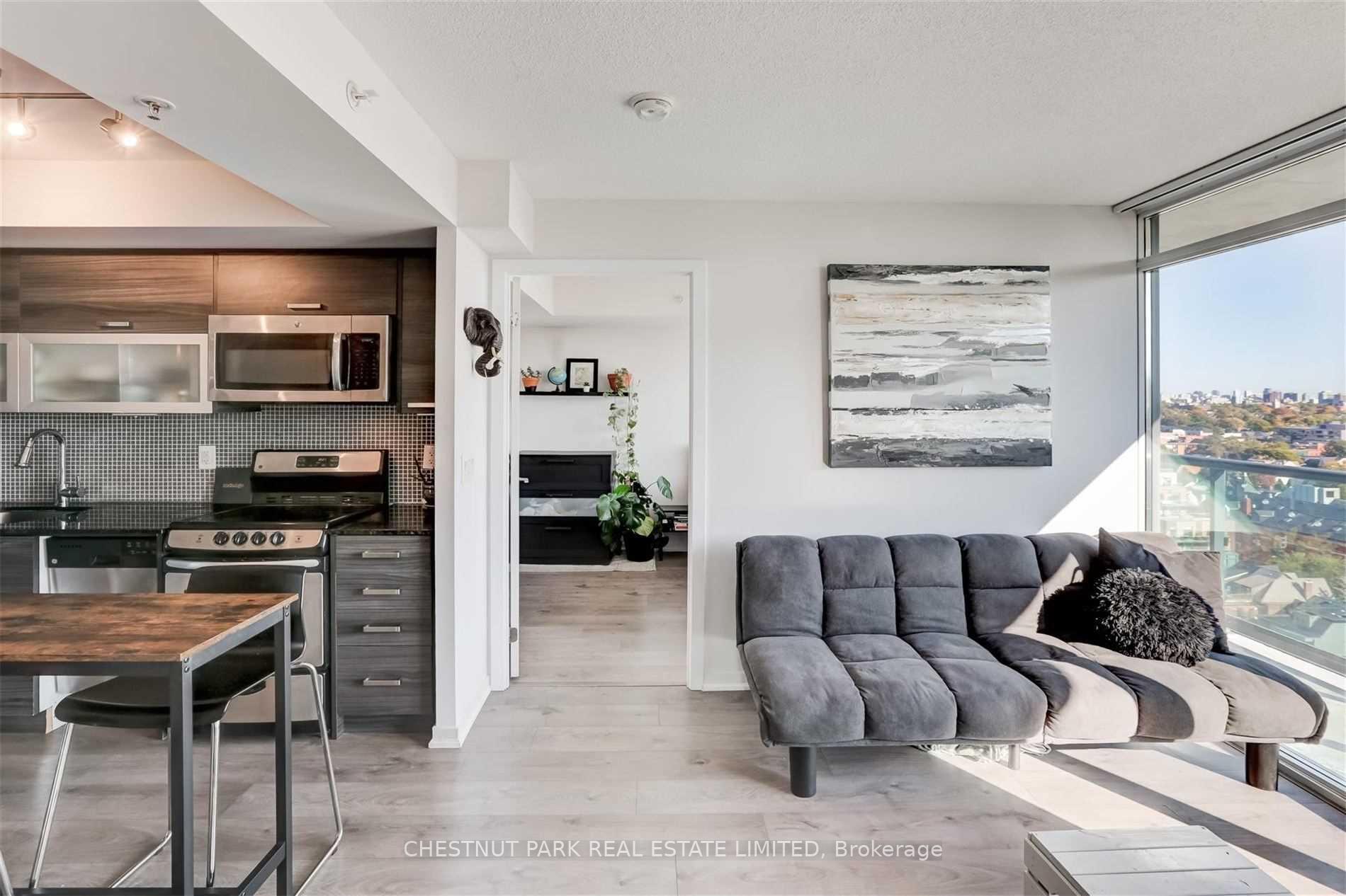 2 Bedrooms Condo at 36 Lisgar, Toronto For sale