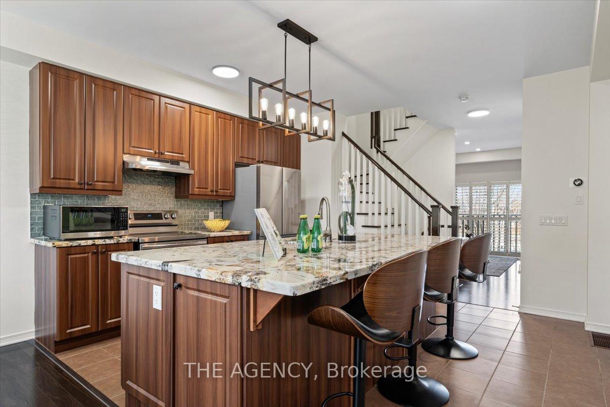 3 Bedrooms Condo at 6625 Falconer, Mississauga For sale