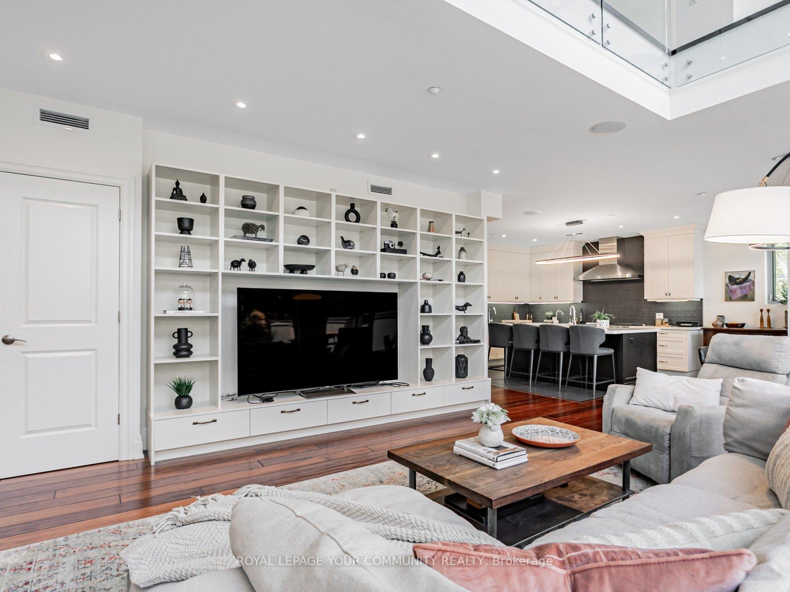 3 Bedrooms Condo at 1 Rainsford, Toronto For sale