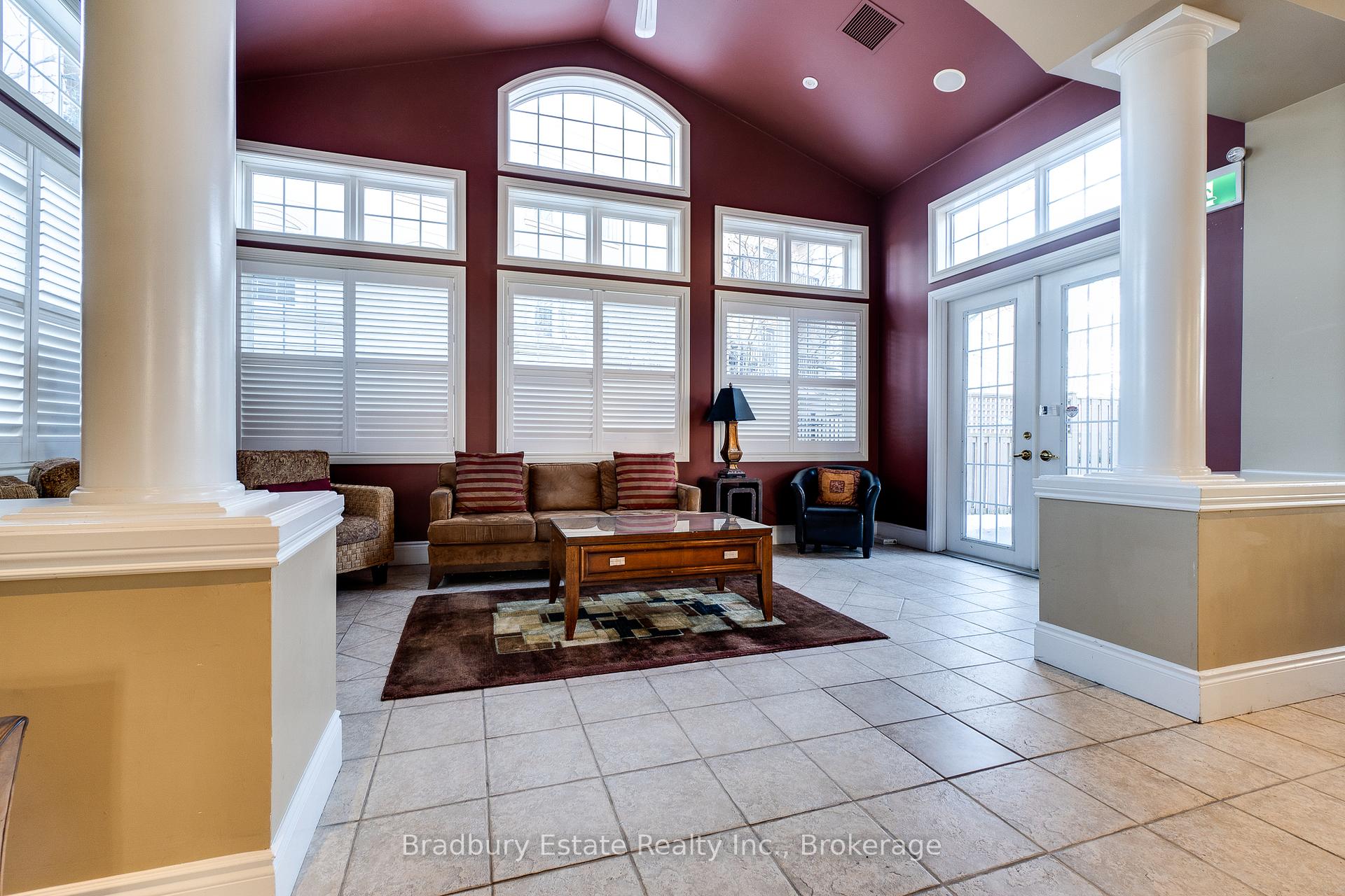 2 Bedrooms Condo at 2045 Appleby,  Burlington For sale