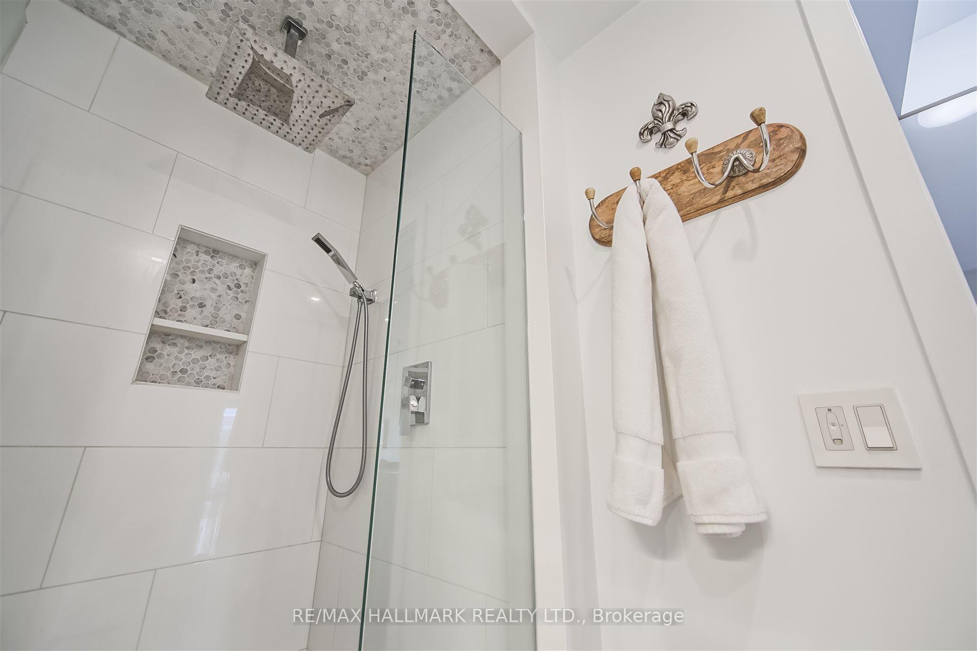 2 Bedrooms Condo at 260 Sackville, Toronto For sale