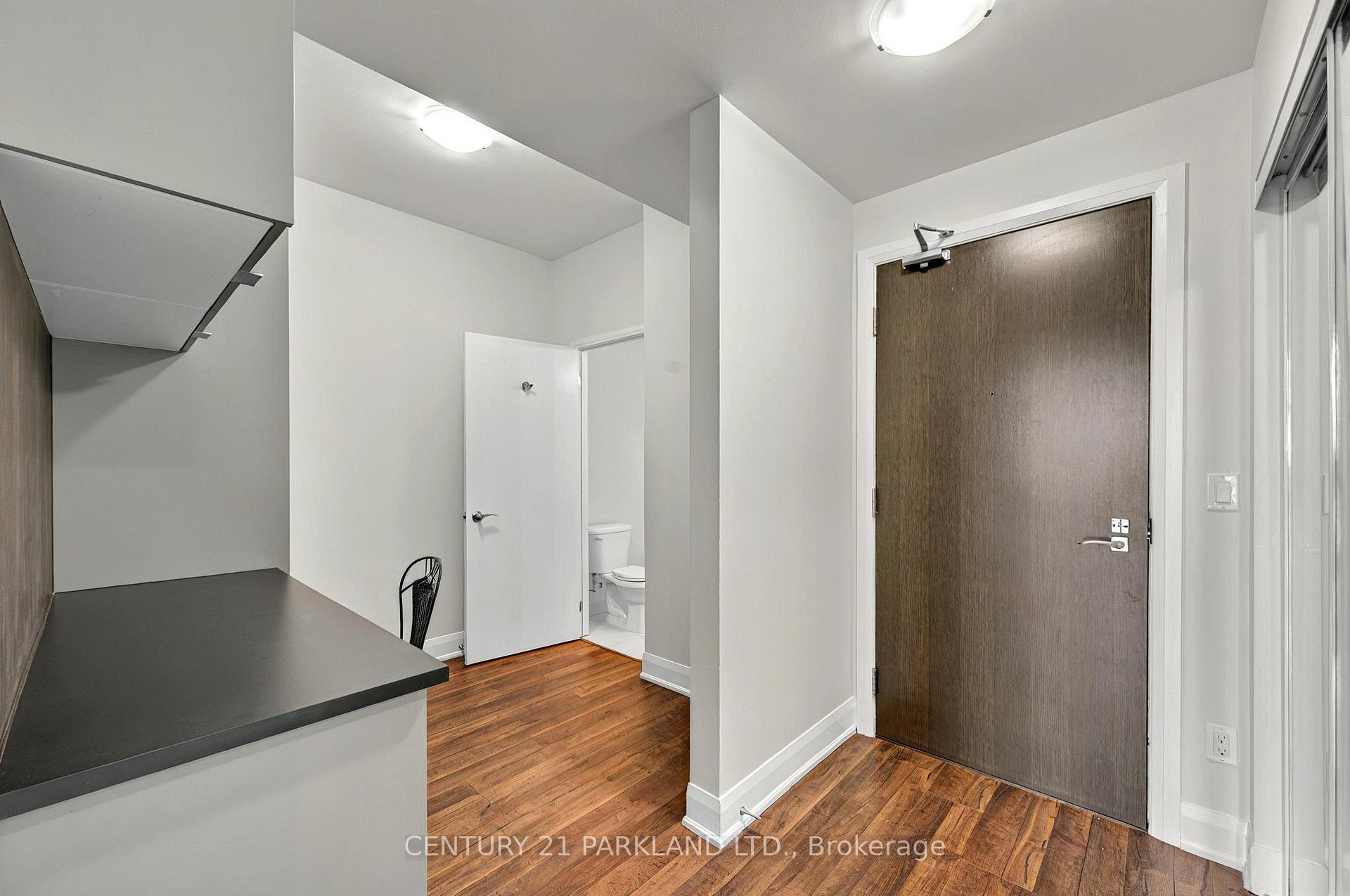 2 Bedrooms Condo at 2900 Highway 7, Vaughan For sale