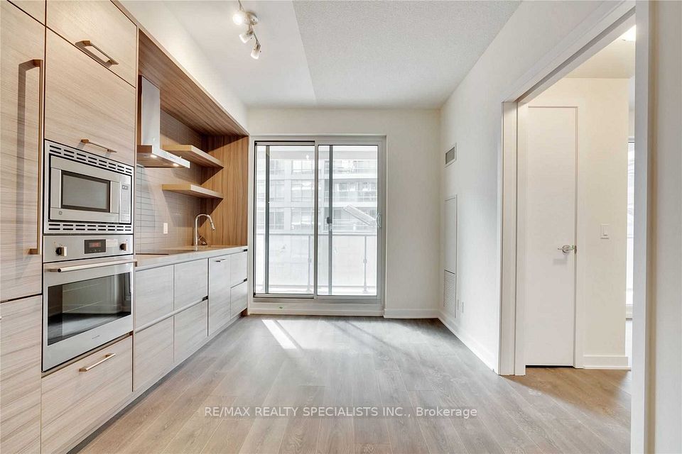 2221 Yonge