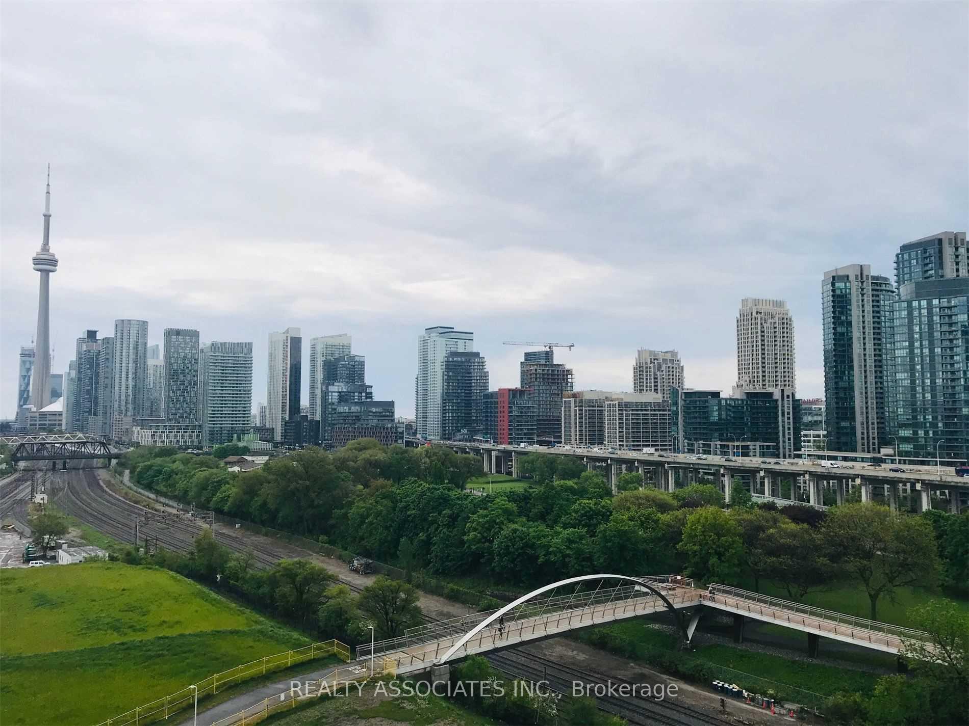 2 Bedrooms Condo at 30 Ordnance, Toronto For sale