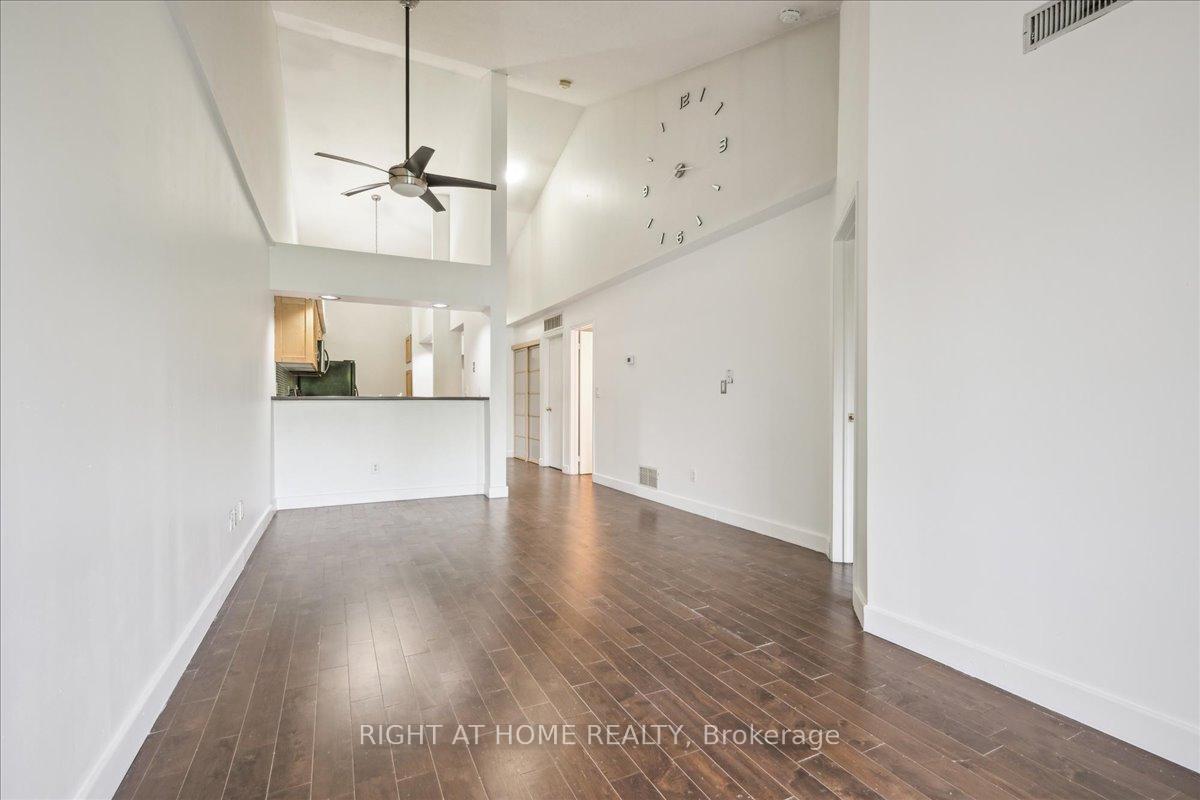 3 Bedrooms Condo at 65 Bristol, Mississauga For sale