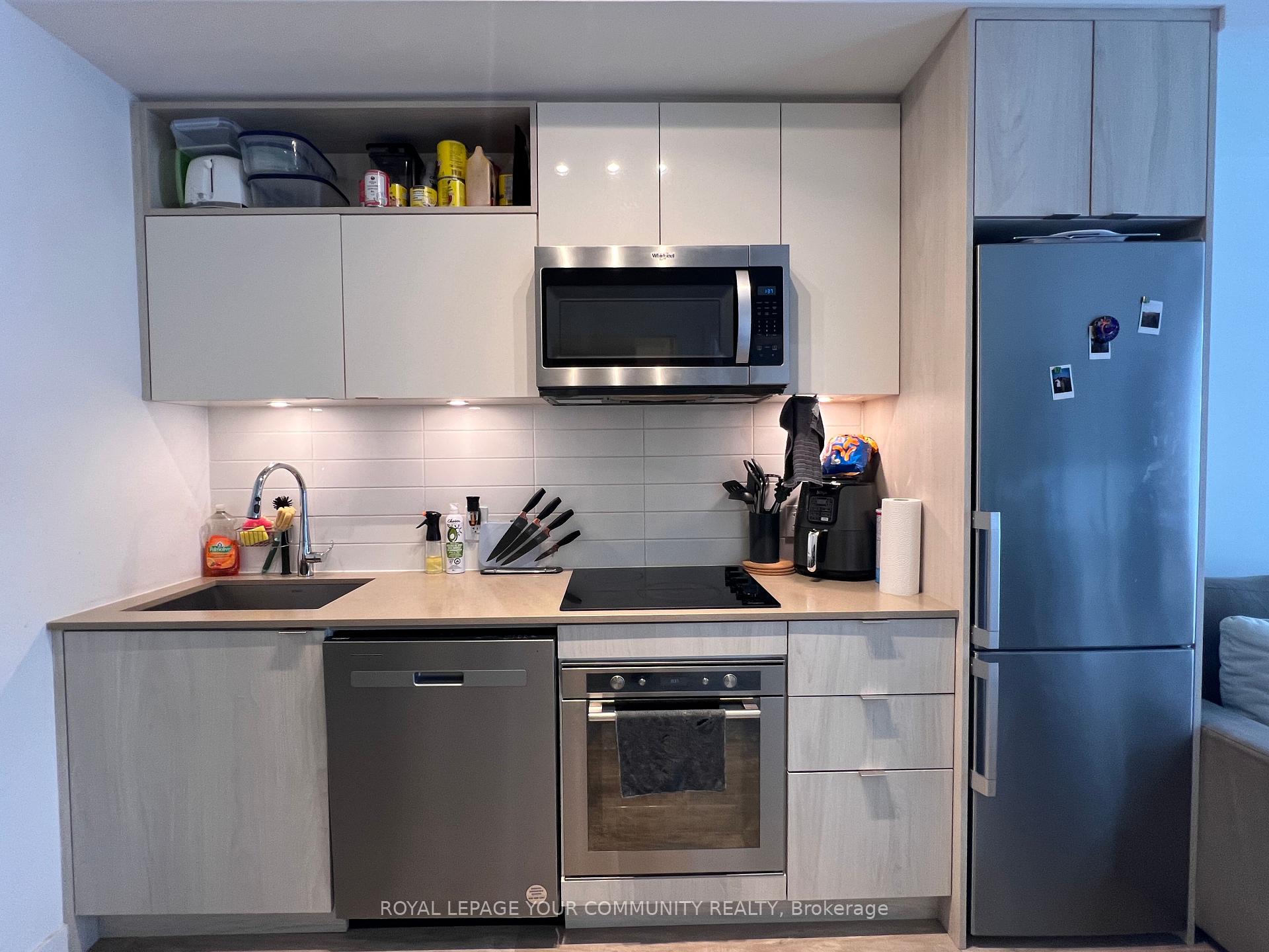 2 Bedrooms Condo at 60 Princess,  Toronto For sale