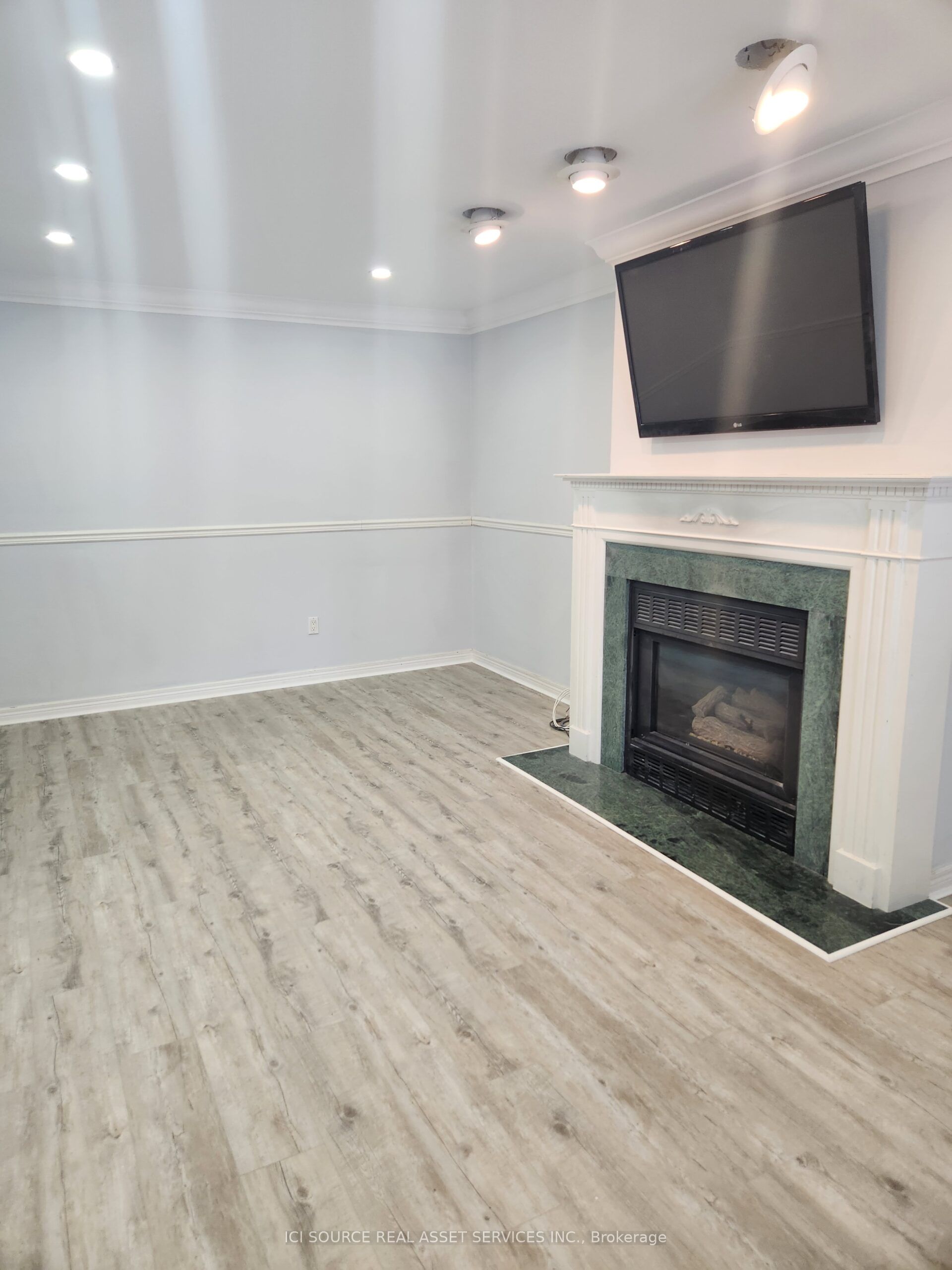 2037 Mckerlie Crescent, Burlington Rose