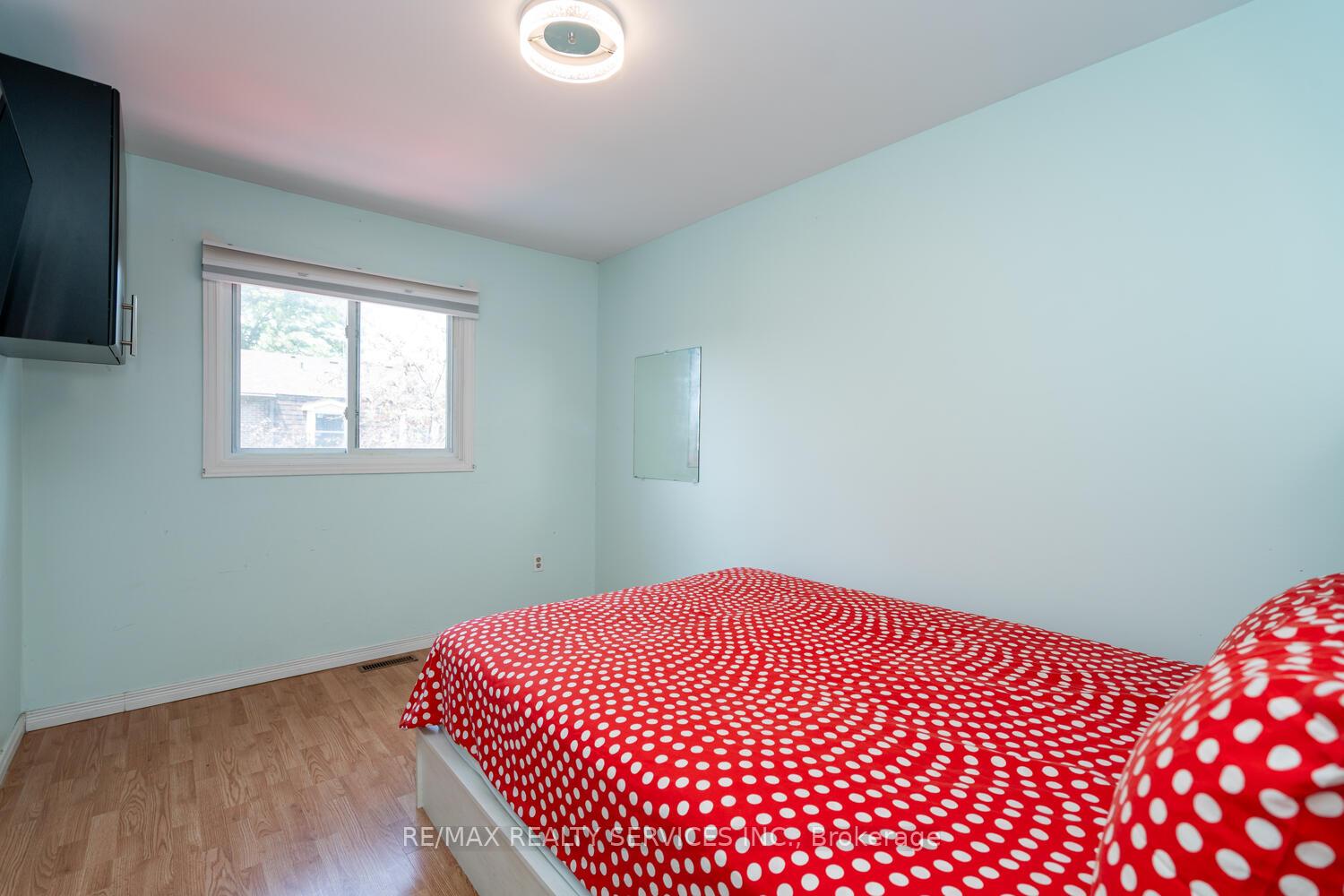 5 Bedrooms Condo at 2825 Gananoque, Mississauga For sale