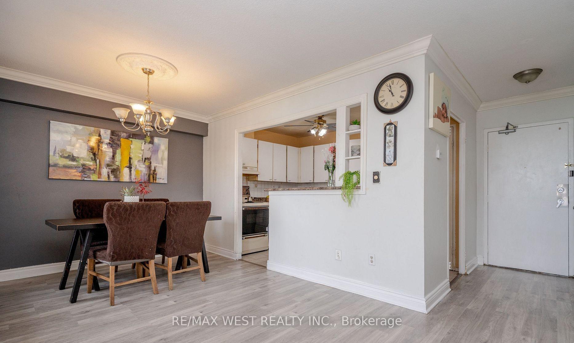 2 Bedrooms Condo at 60 Pavane Linkway, Toronto For sale