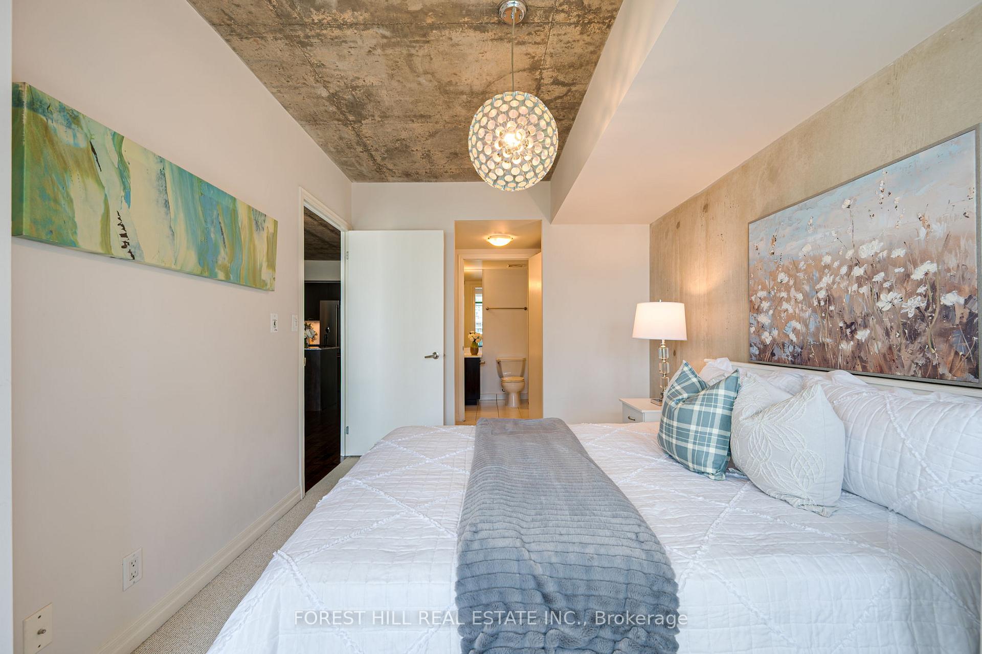 2 Bedrooms Condo at 22 Wellesley, Toronto For sale