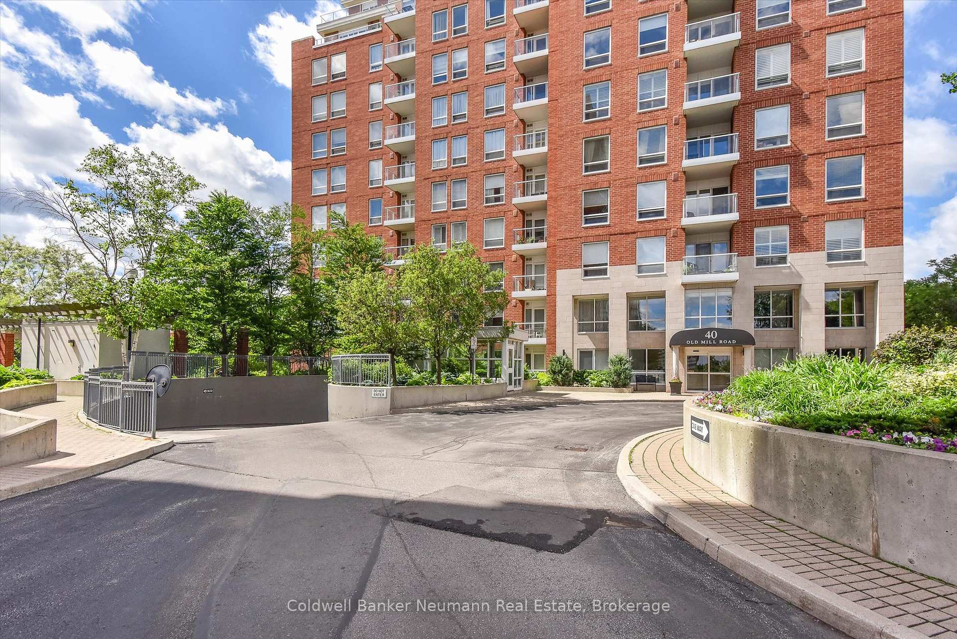 1 Bedroom Condo at 40 Old Mill, Oakville For sale