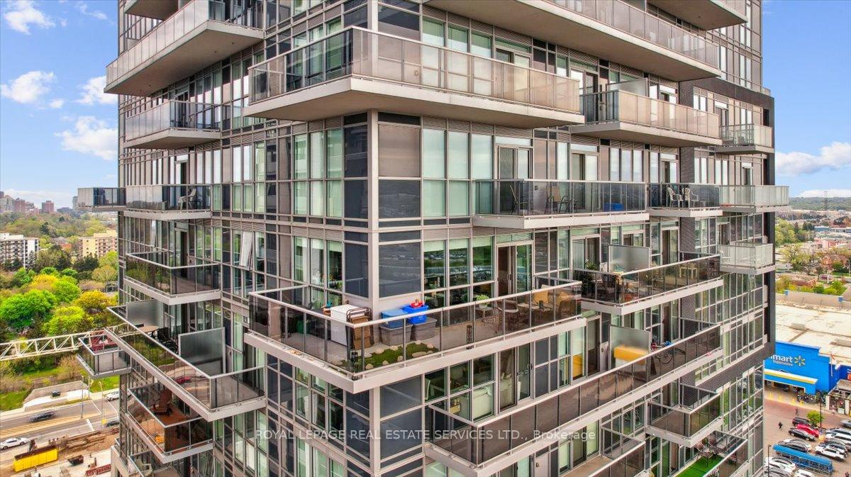 2 Bedrooms Condo at 2081 Fairview, Burlington For sale