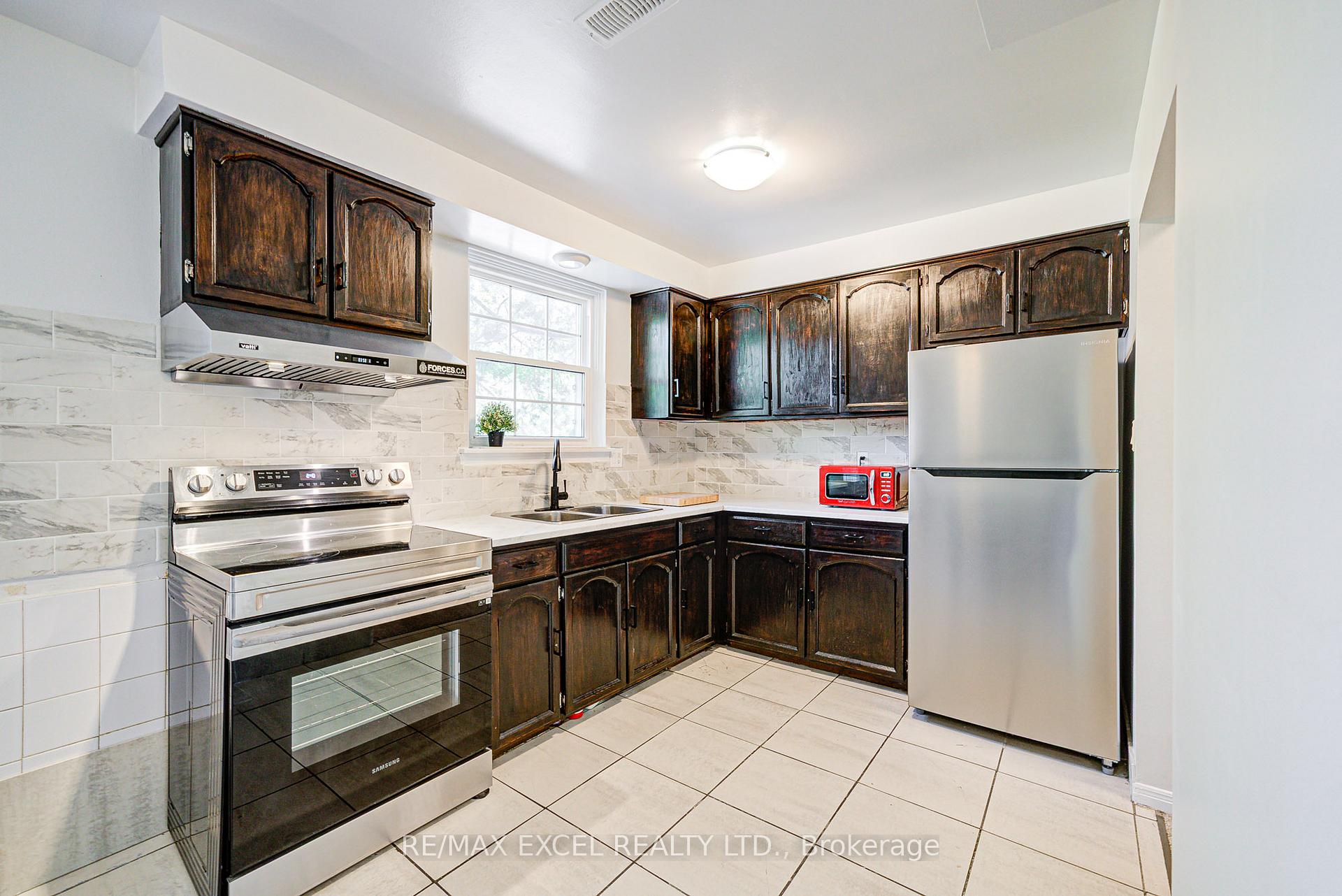 3 Bedrooms Condo at 20 Crockamhill, Toronto For sale