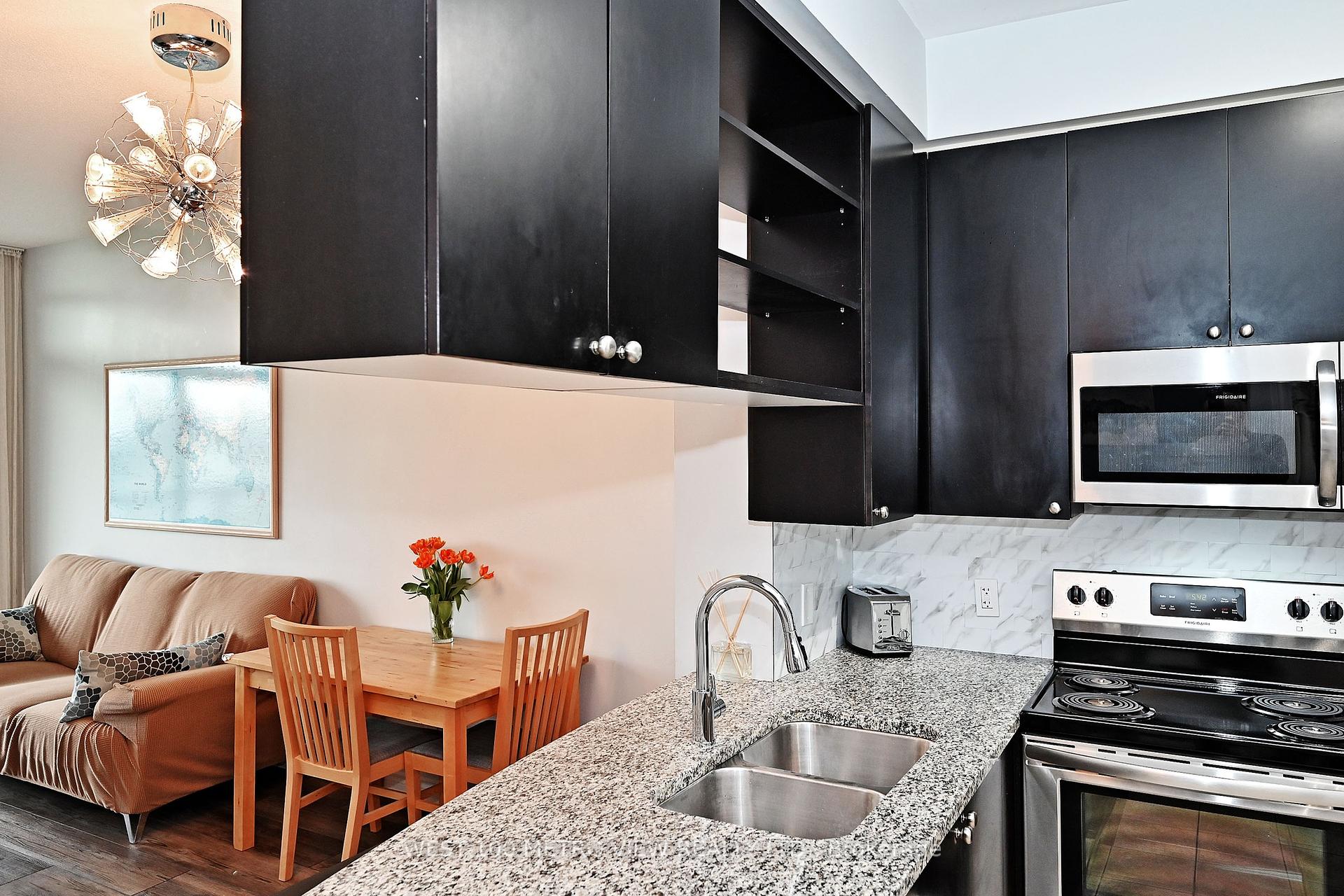 2 Bedrooms Condo at 2365 CENTRAL PARK, Oakville For sale