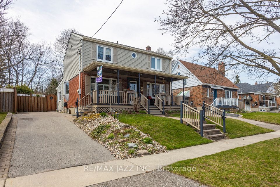 824 Masson Street