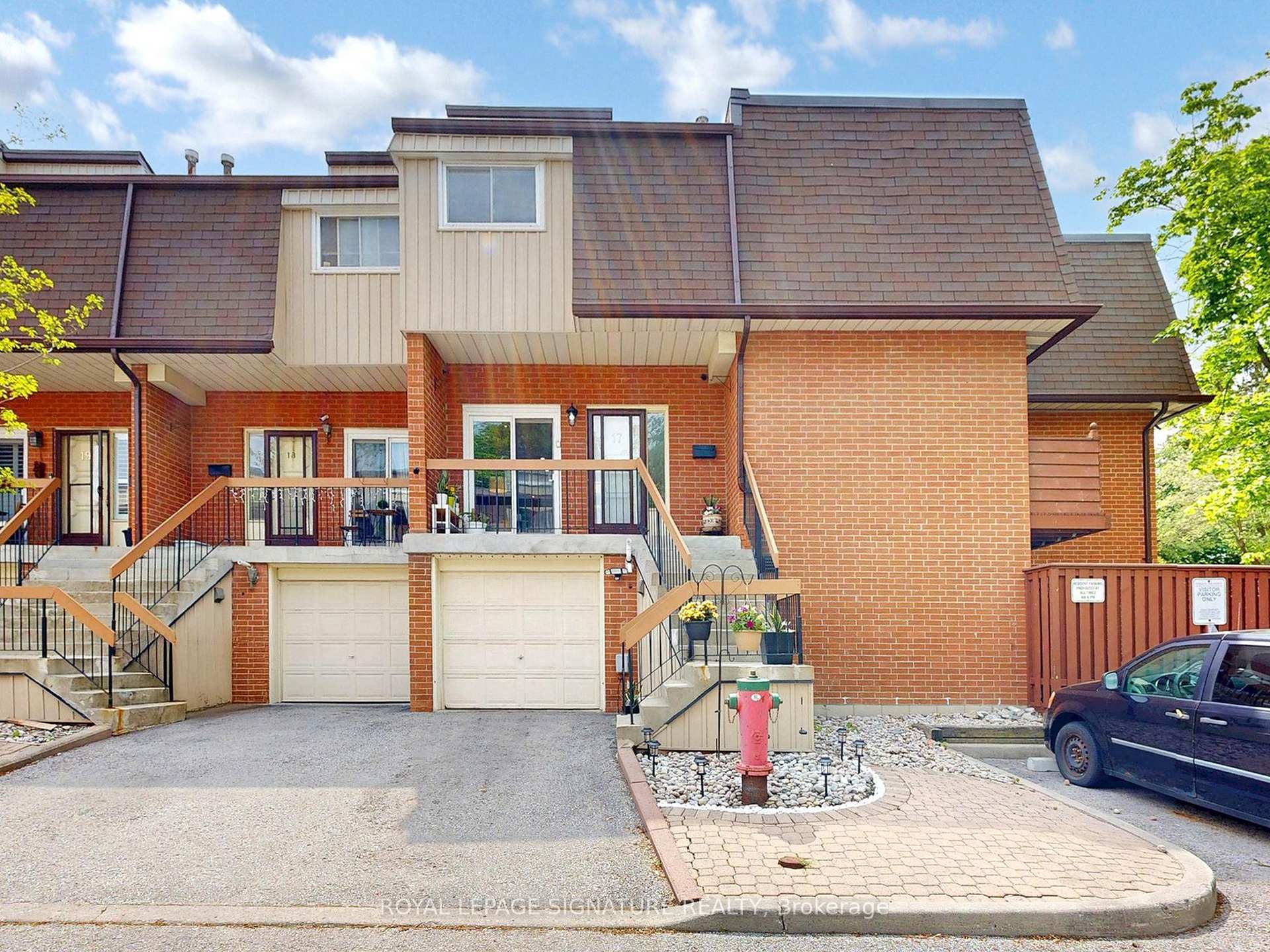 3 Bedrooms Condo at 152 Homestead, Toronto For sale