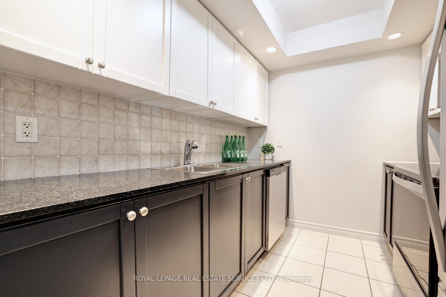 2 Bedrooms Condo at 5233 Dundas,  Toronto For sale