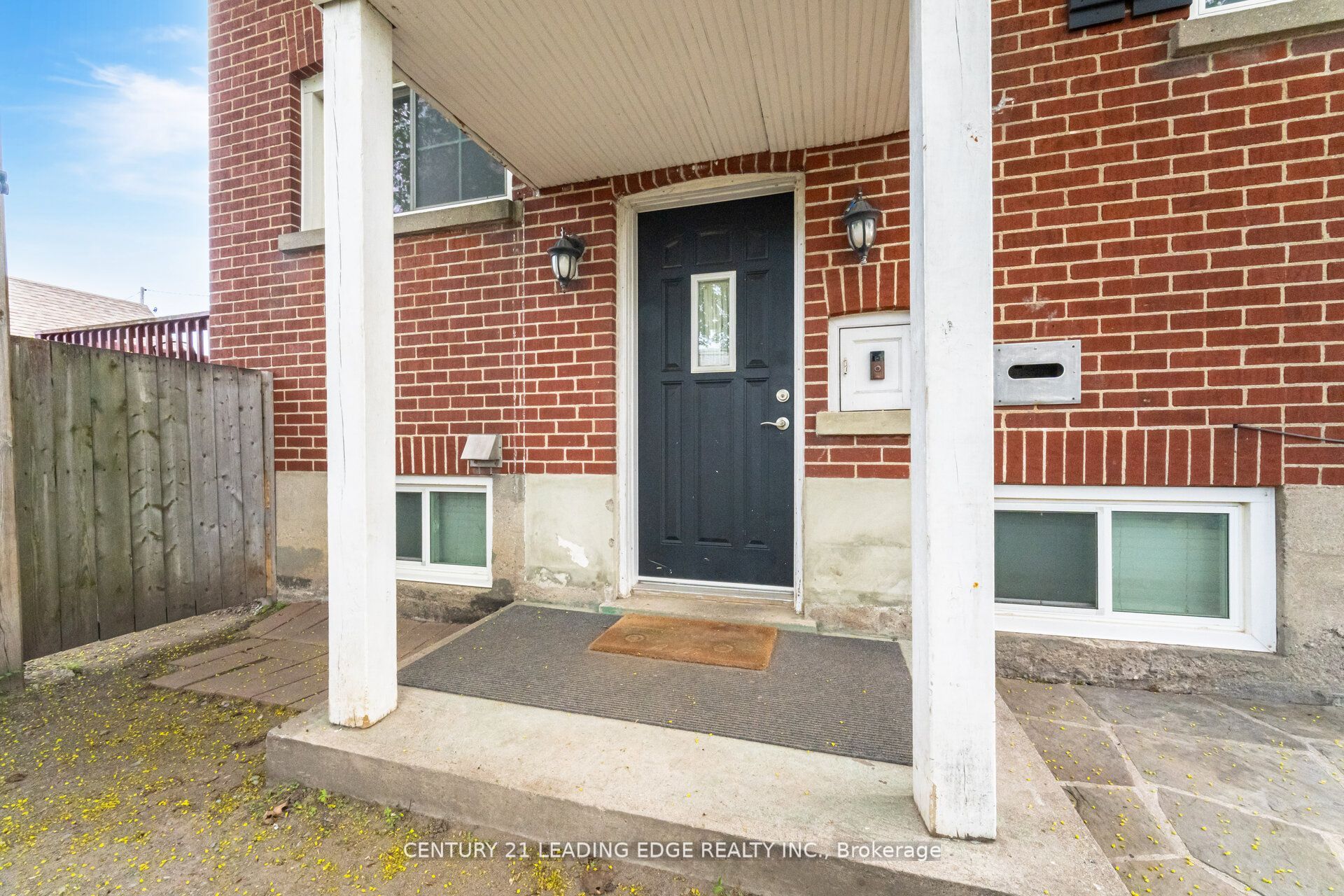 980 King Street E