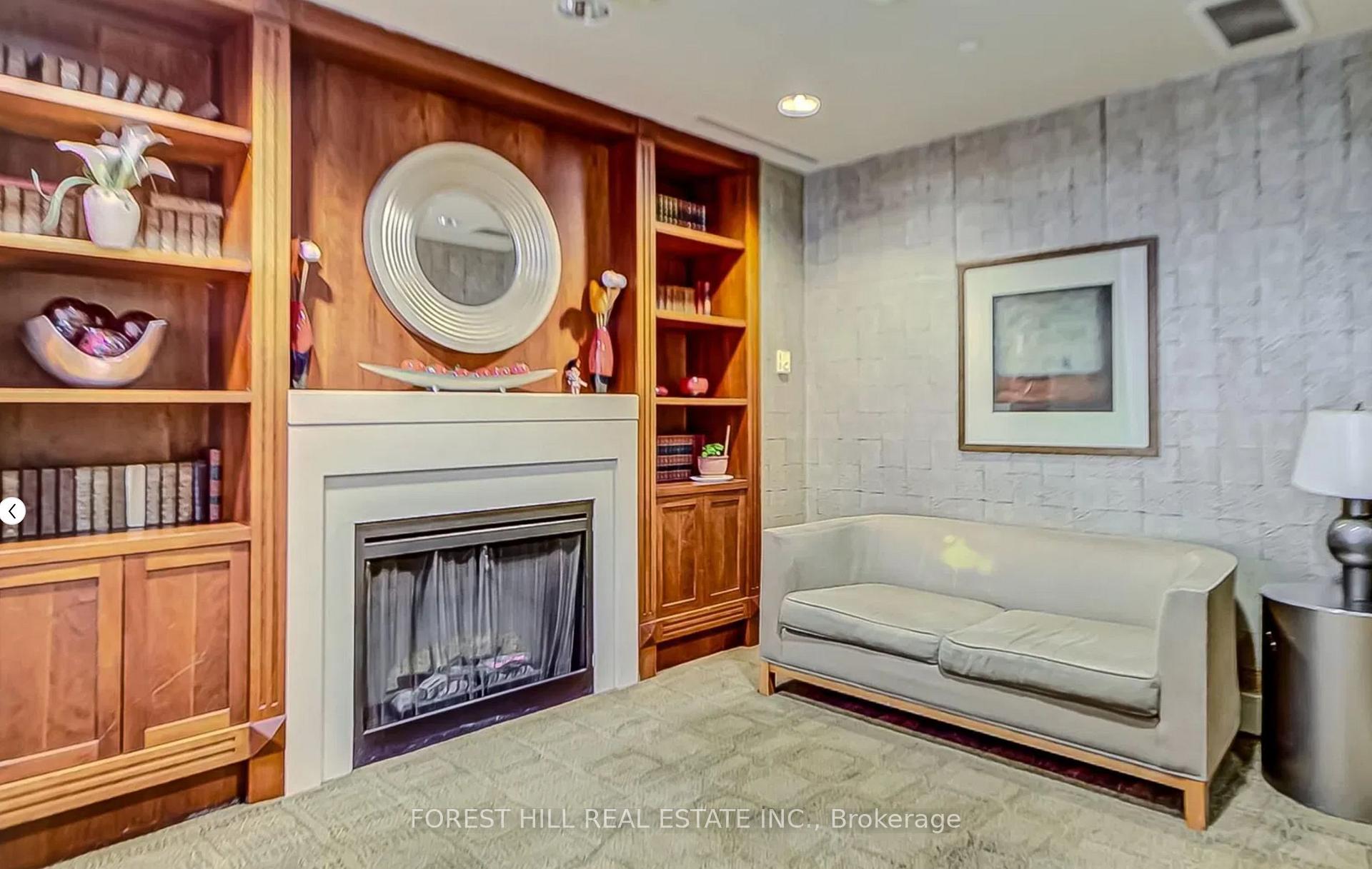 3 Bedrooms Condo at 21 Hillcrest, Toronto For sale