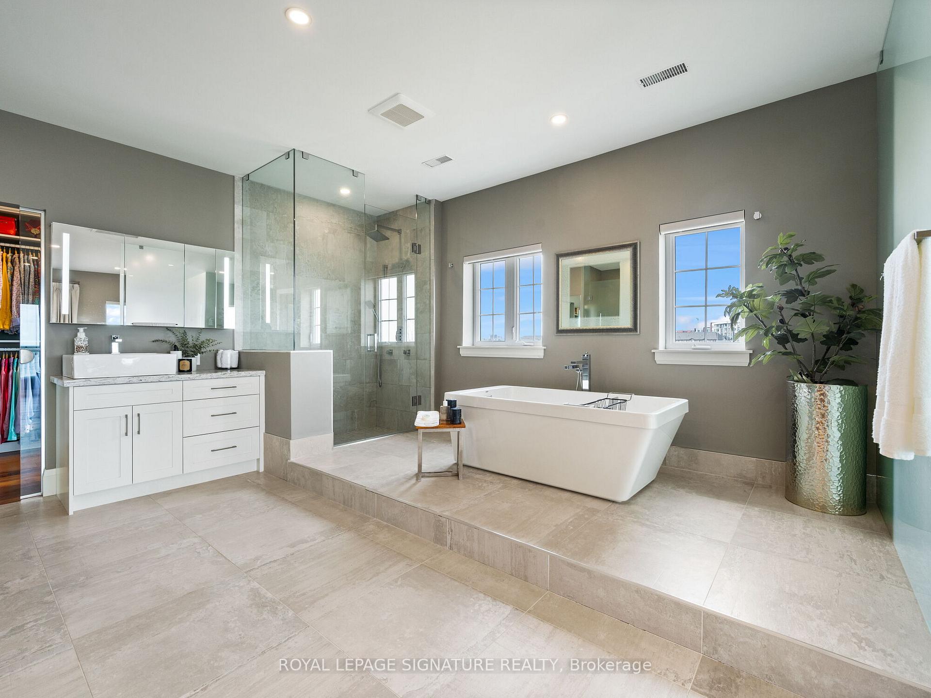 3 Bedrooms Condo at 484 Millen,  Hamilton For sale
