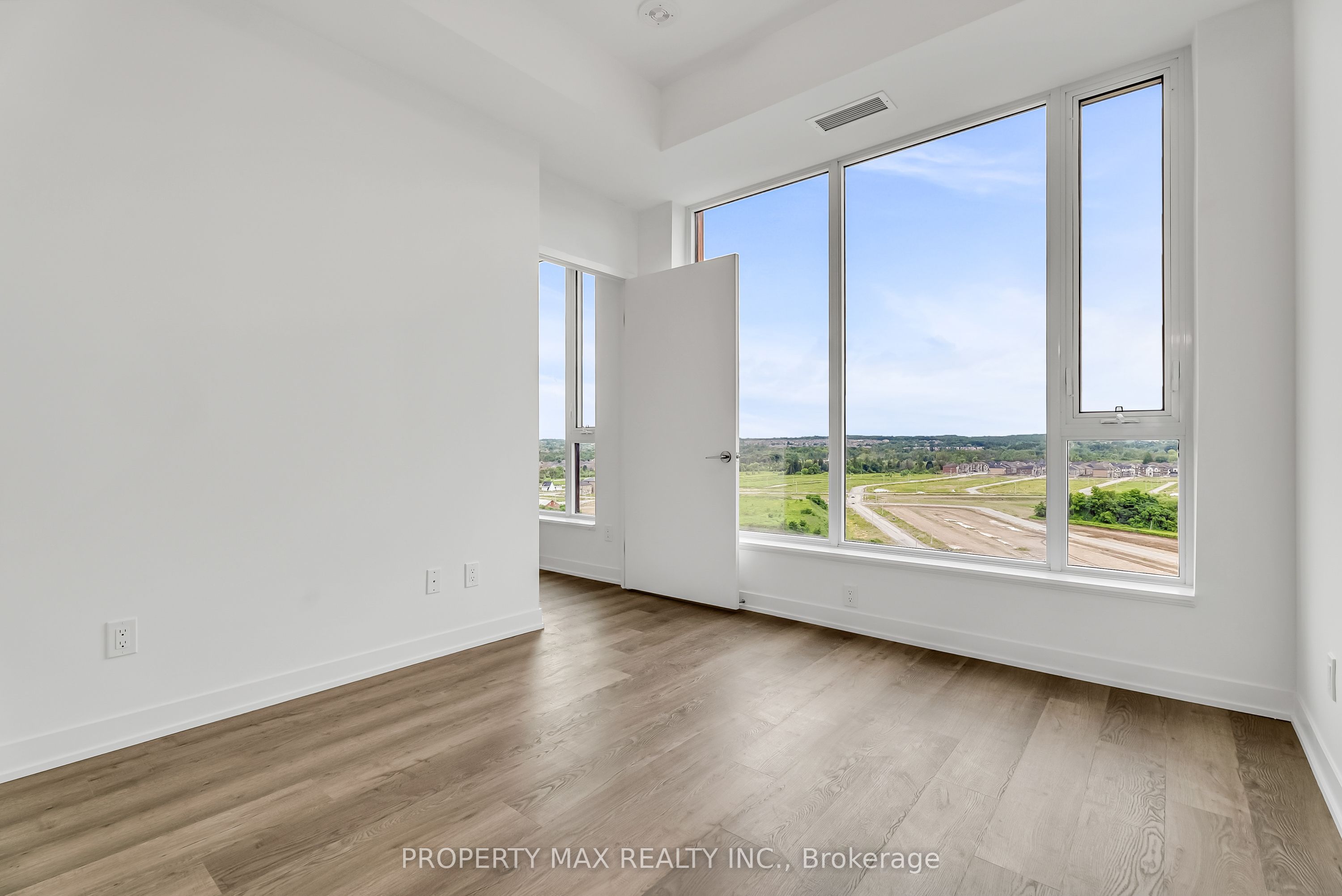 2 David Eyer Road, #1428