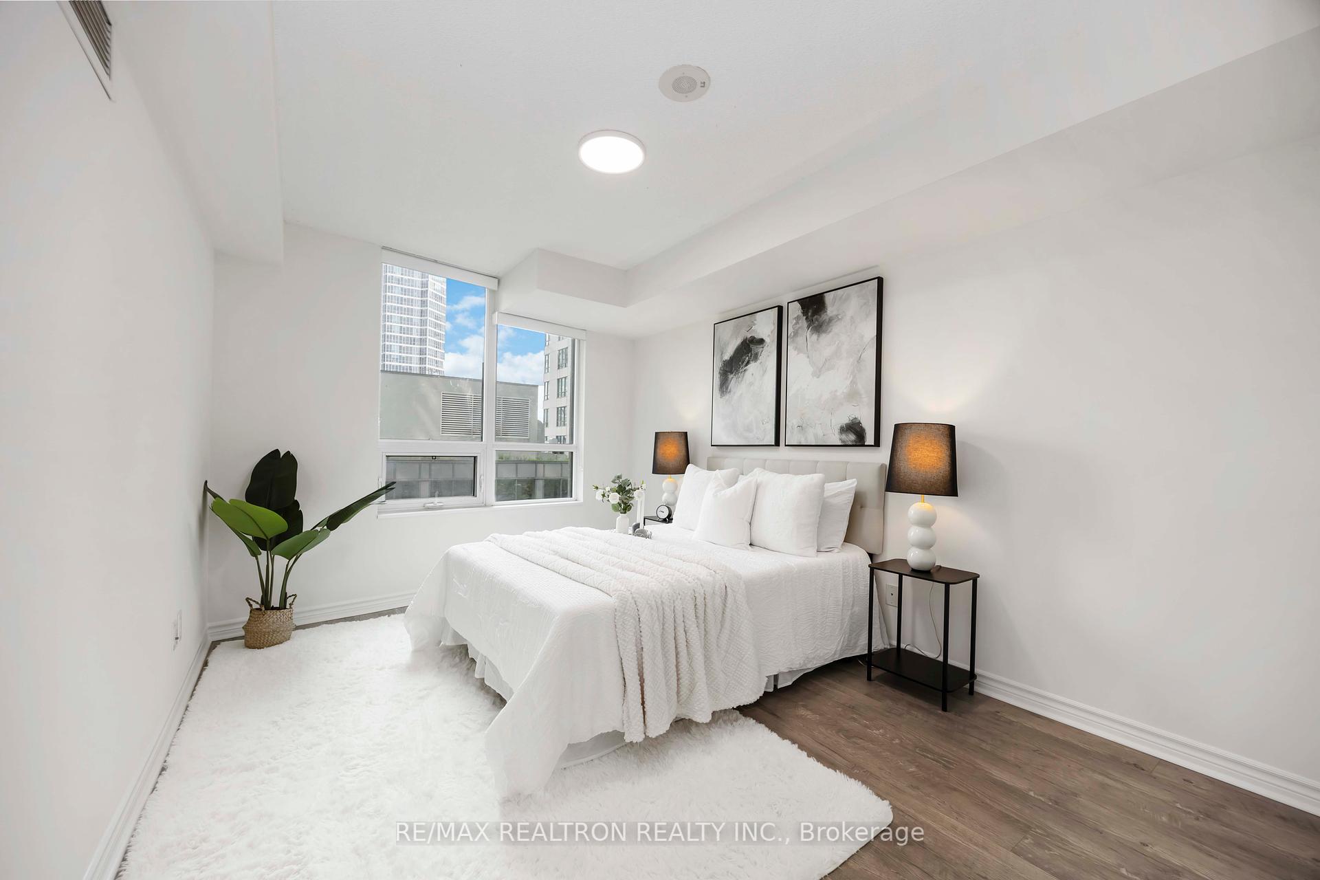 2 Bedrooms Condo at 25 Lower Simcoe, Toronto For sale