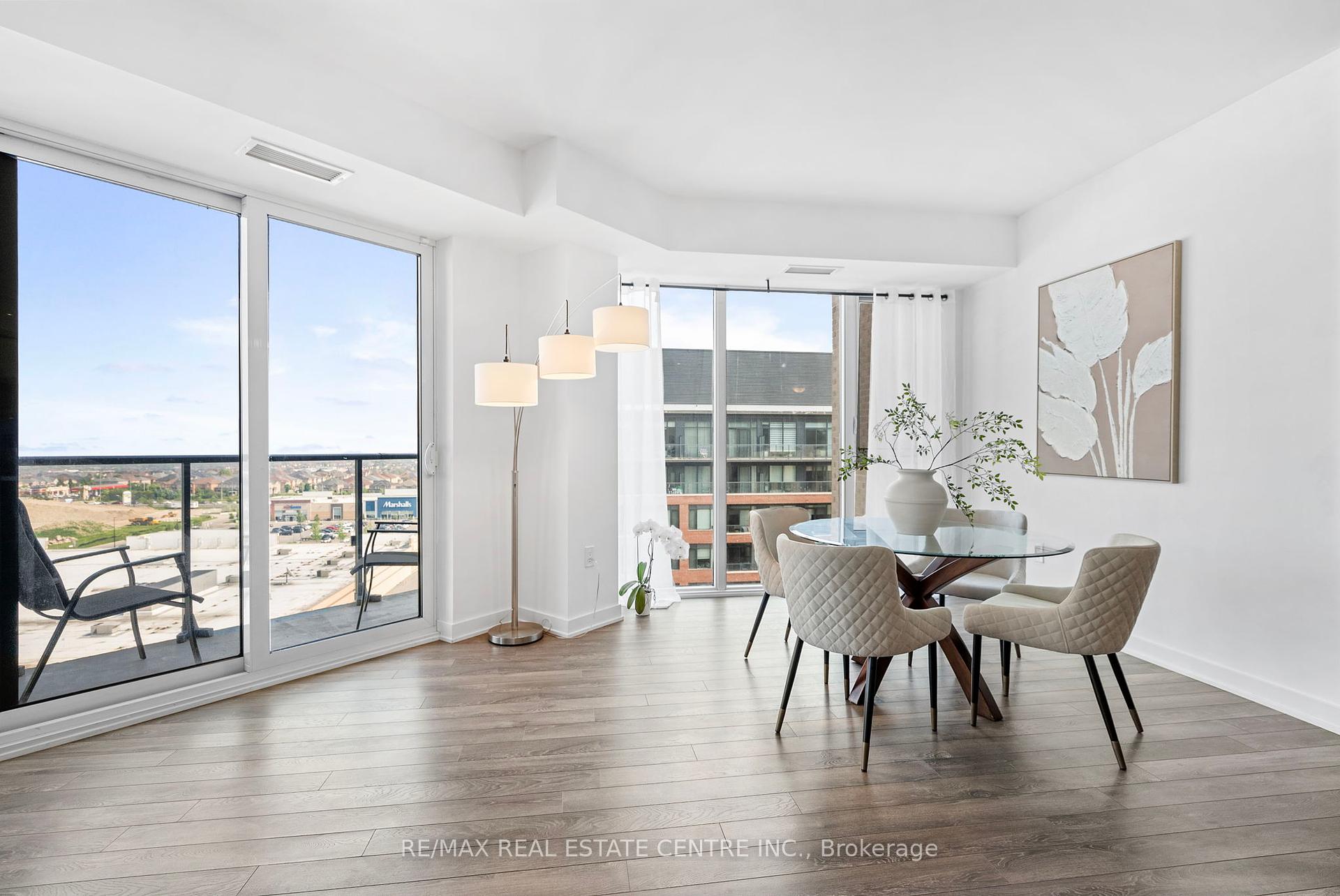 3 Bedrooms Condo at 100 Eagle Rock, Vaughan For sale