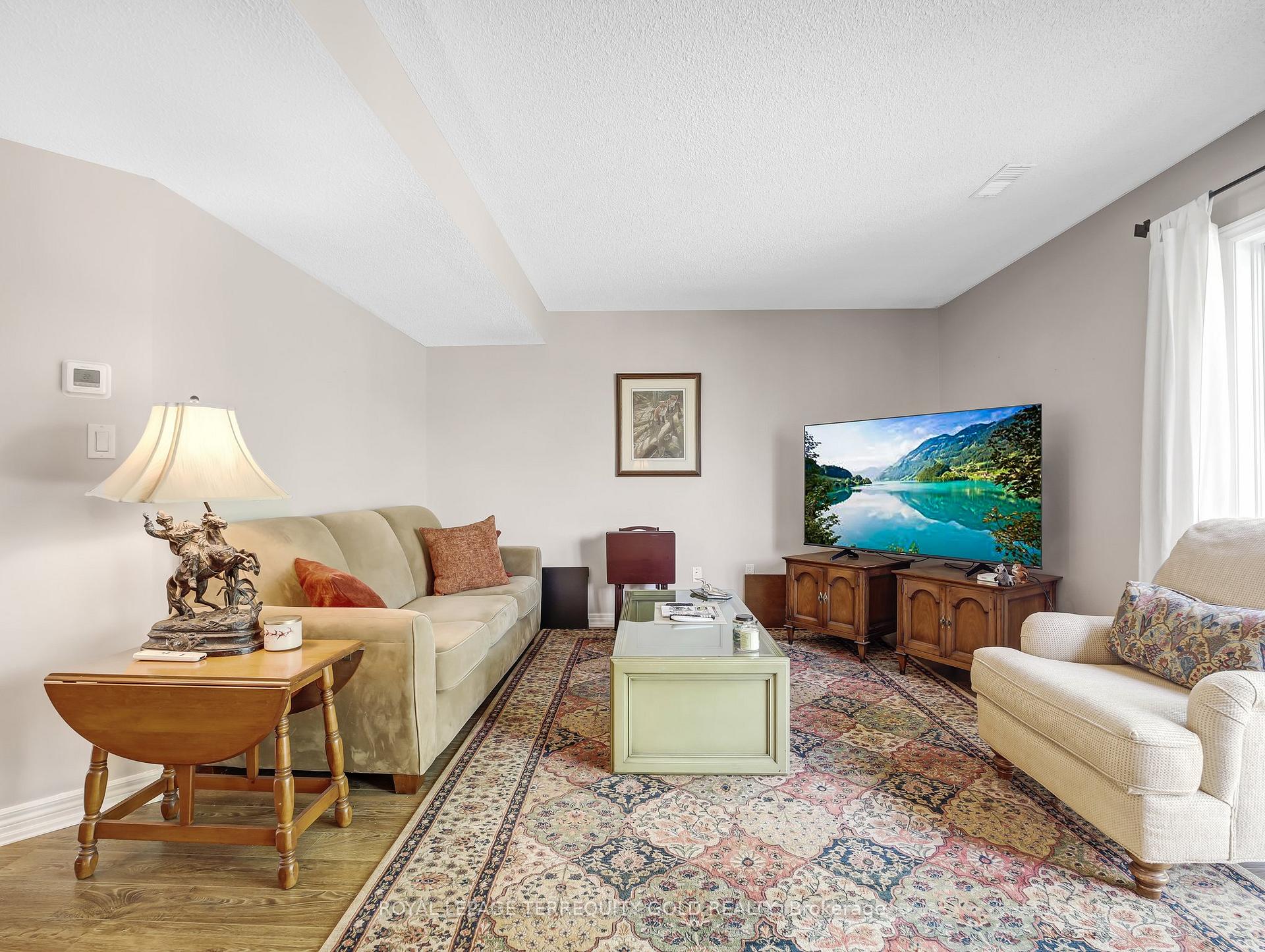 3 Bedrooms Condo at 4045 Upper Middle, Burlington For sale